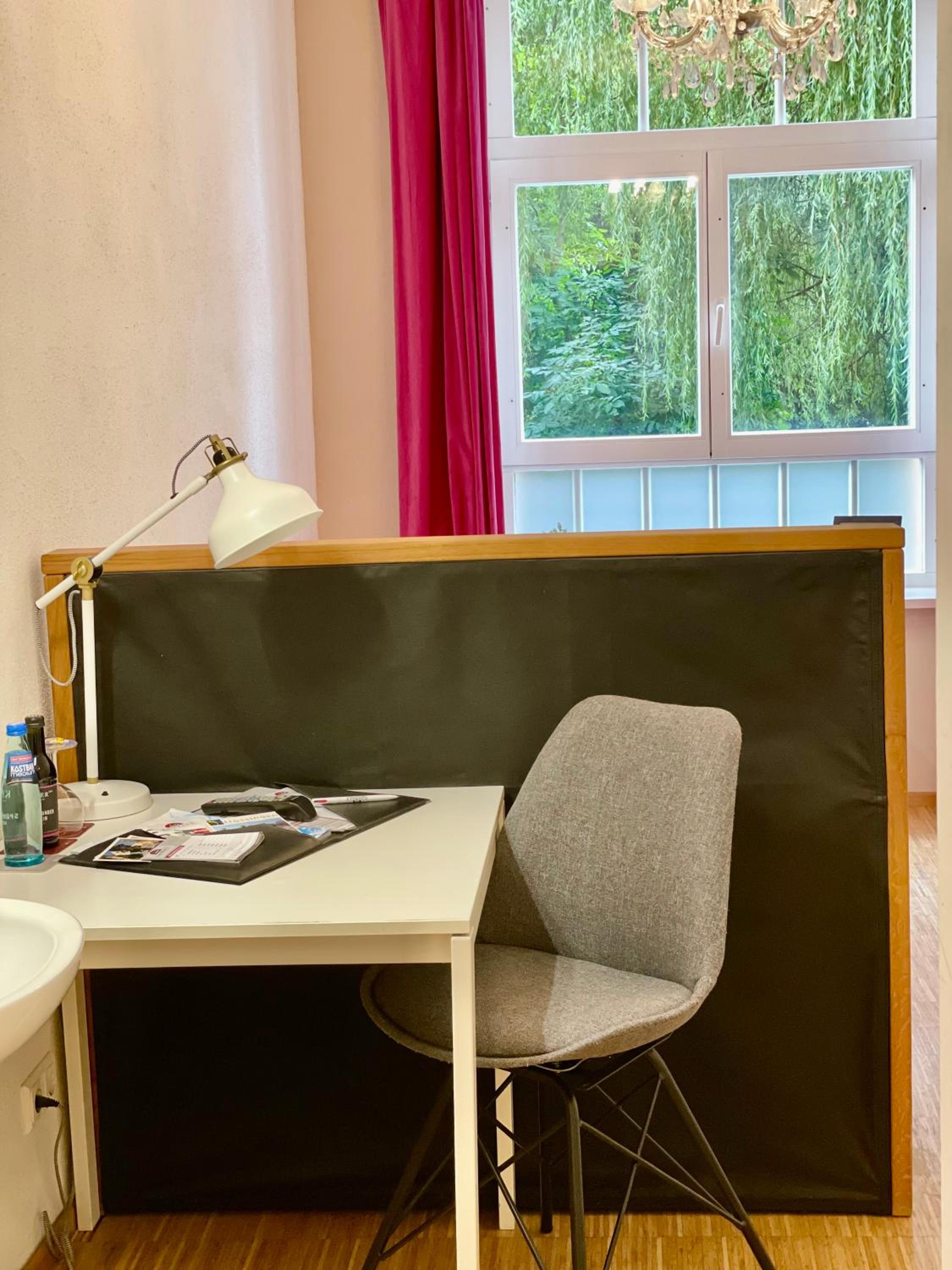 Small Single Room photo 3