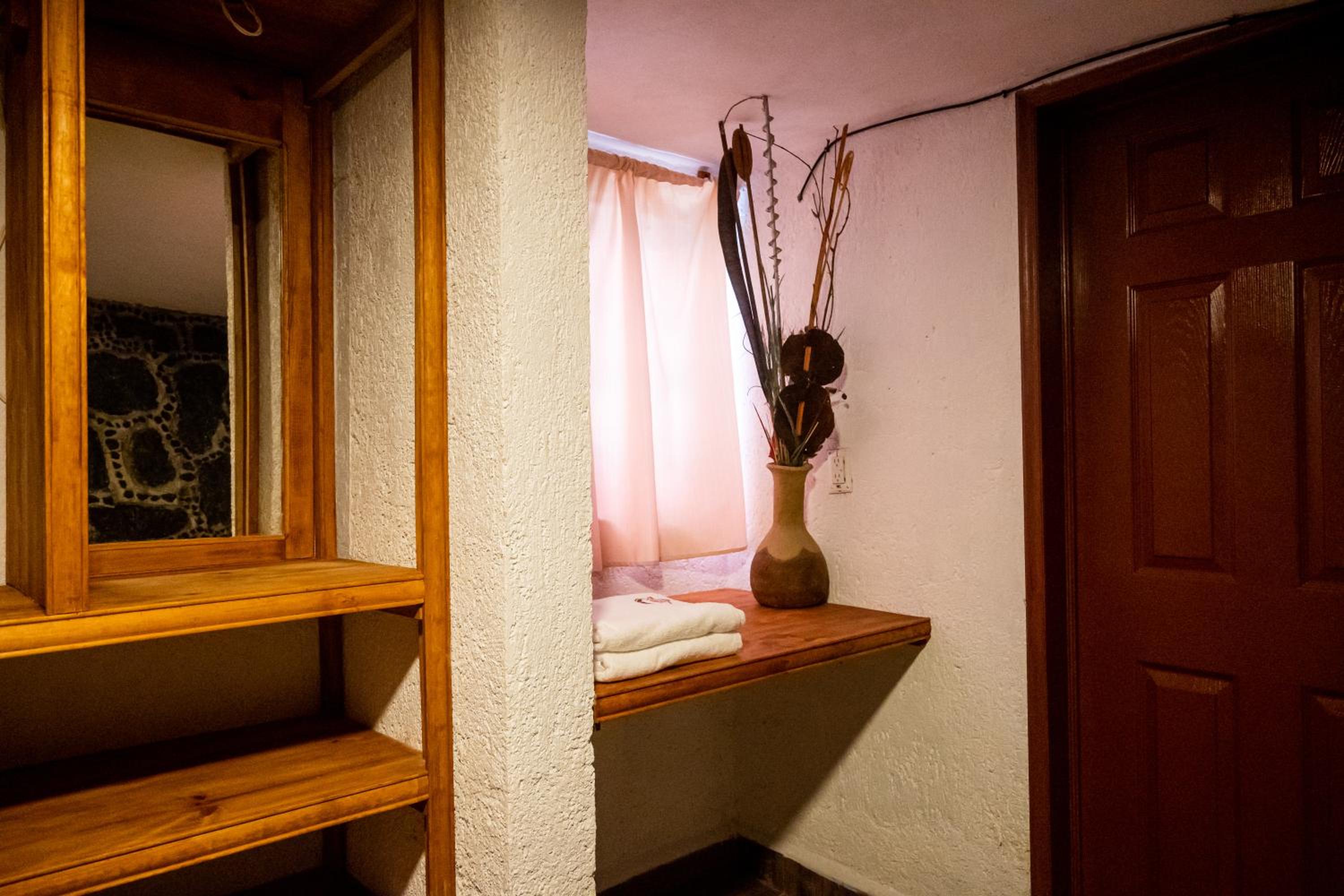 Standard Double Room - Photo 9