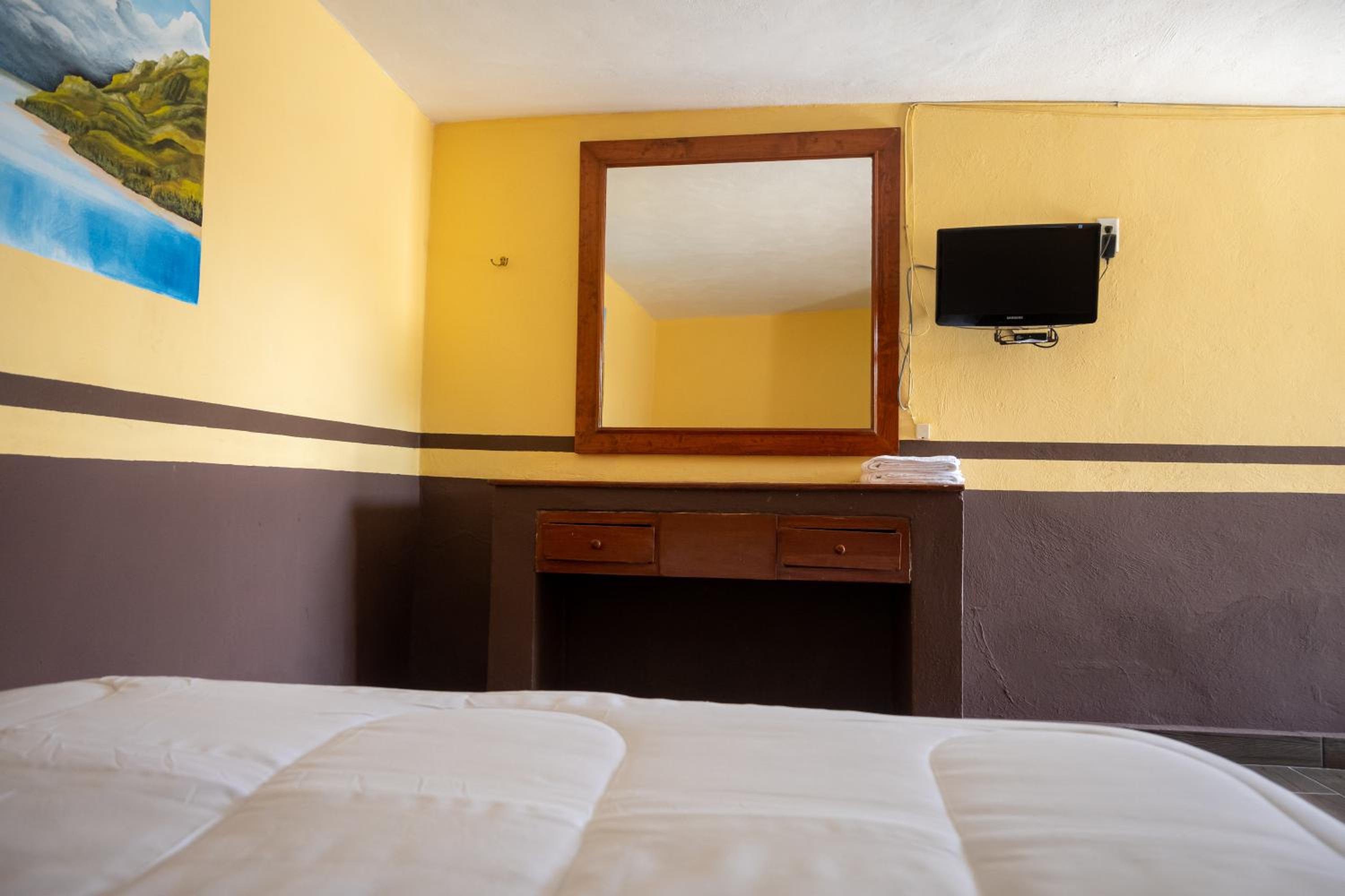 Standard Double Room - Photo 3