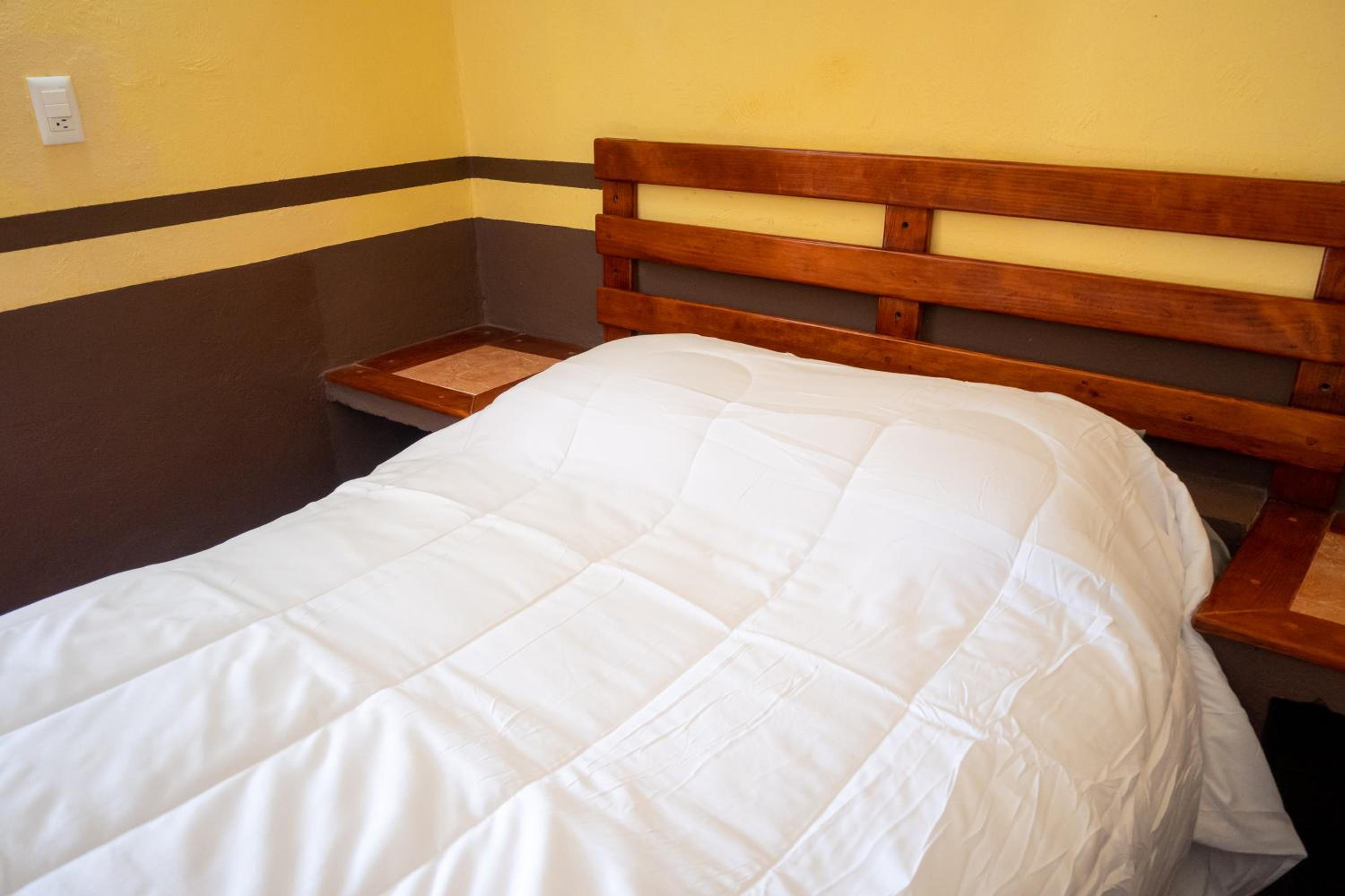 Standard Double Room - Photo 7