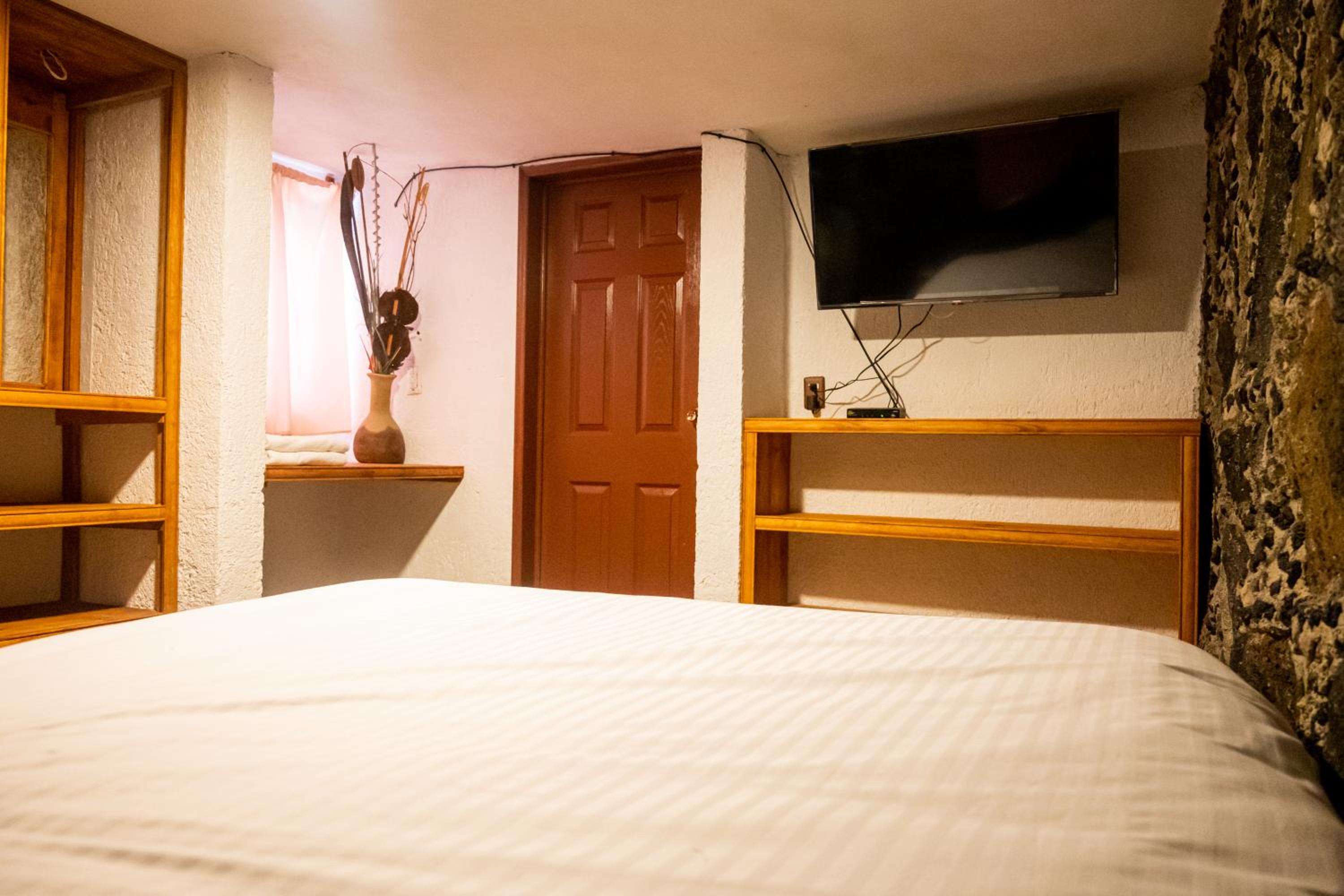 Standard Double Room - Photo 5