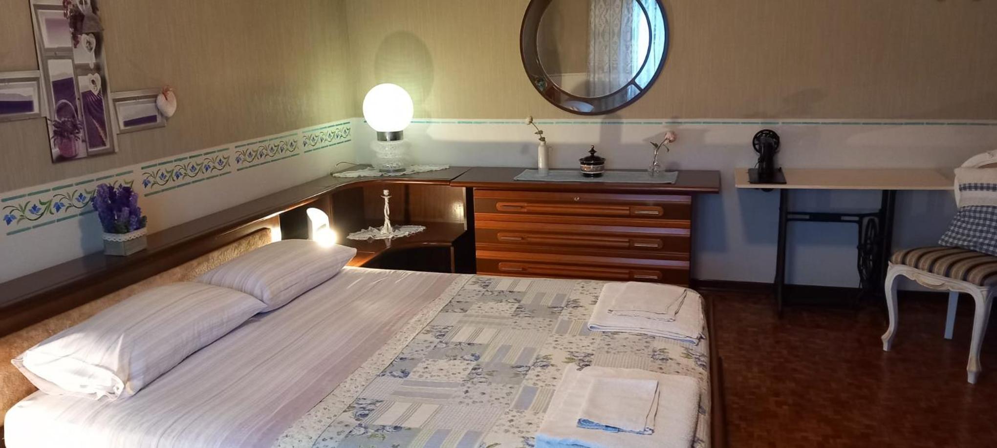 Basic Triple Room with Shared Bathroom