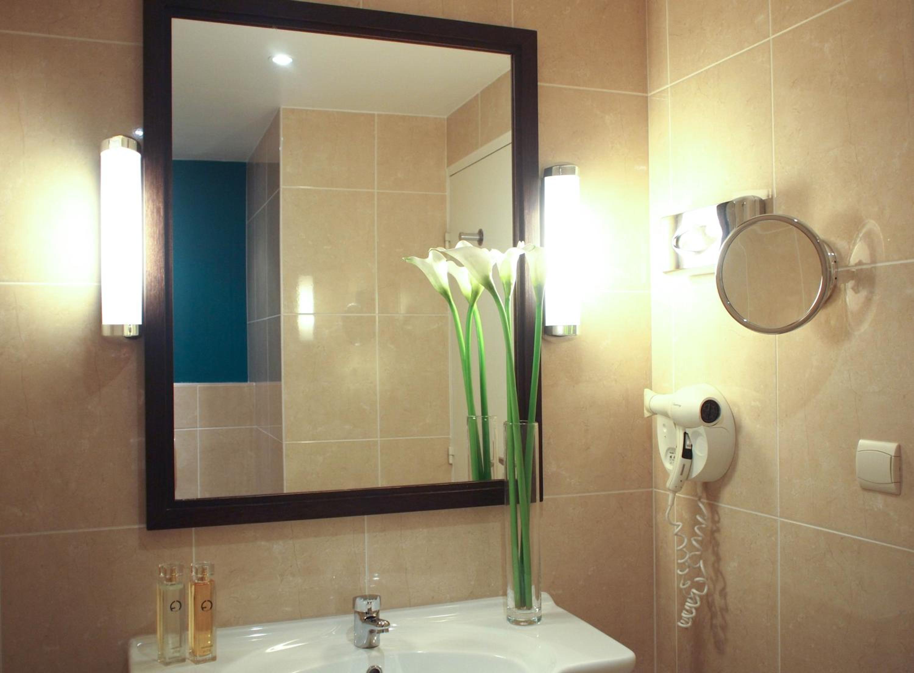 Standard Double Room - Photo 6