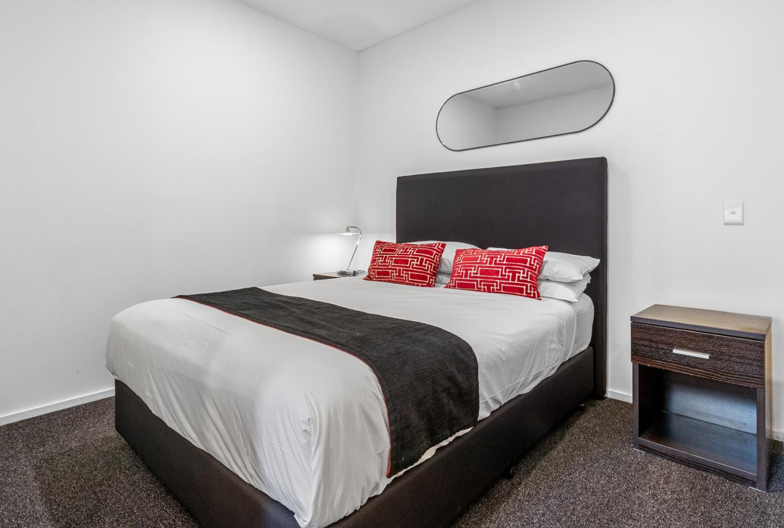 One Bedroom Apartments with Sofa bed, Balcony and City View - Photo 14