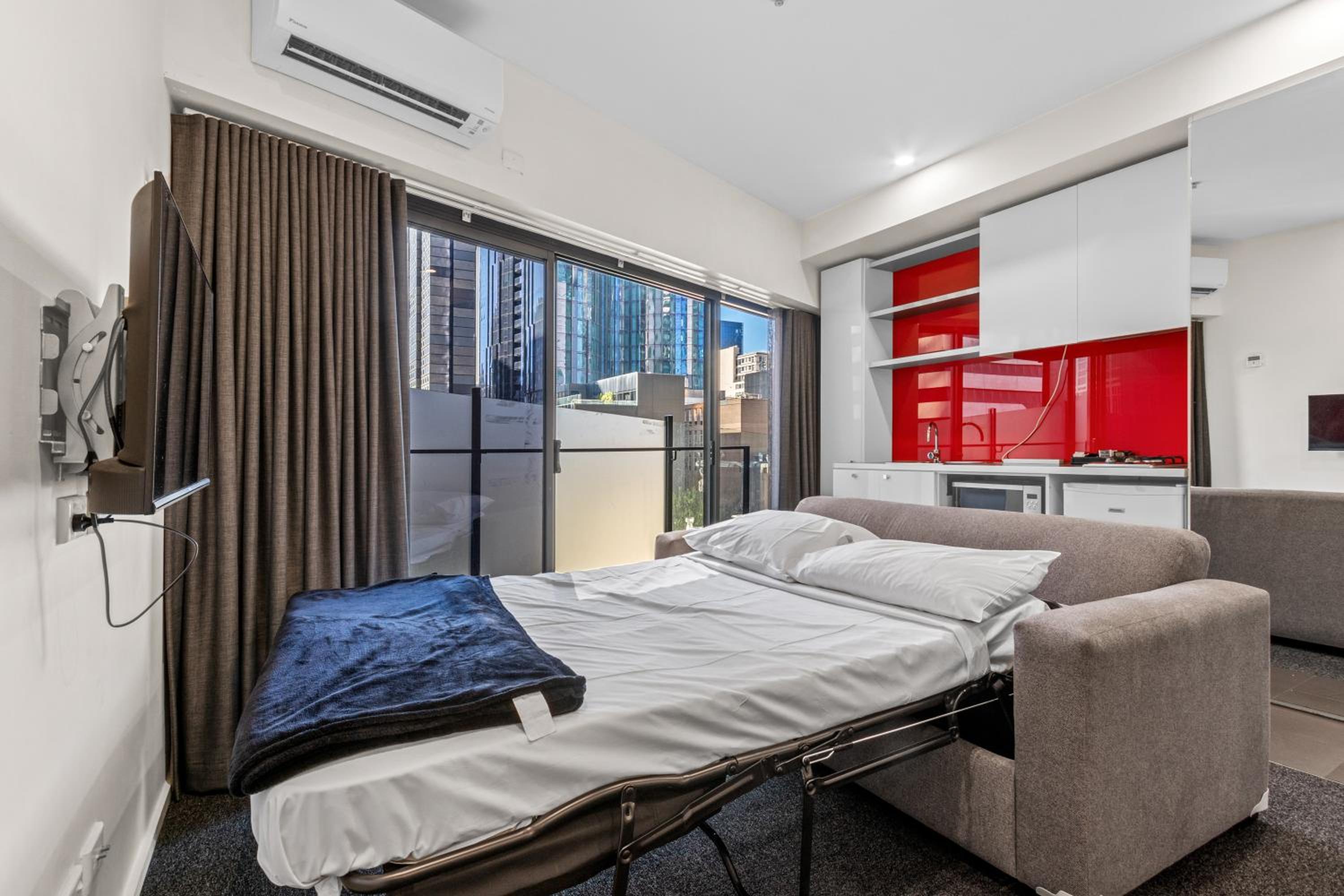 One Bedroom Apartments with Sofa bed, Balcony and City View - Photo 12