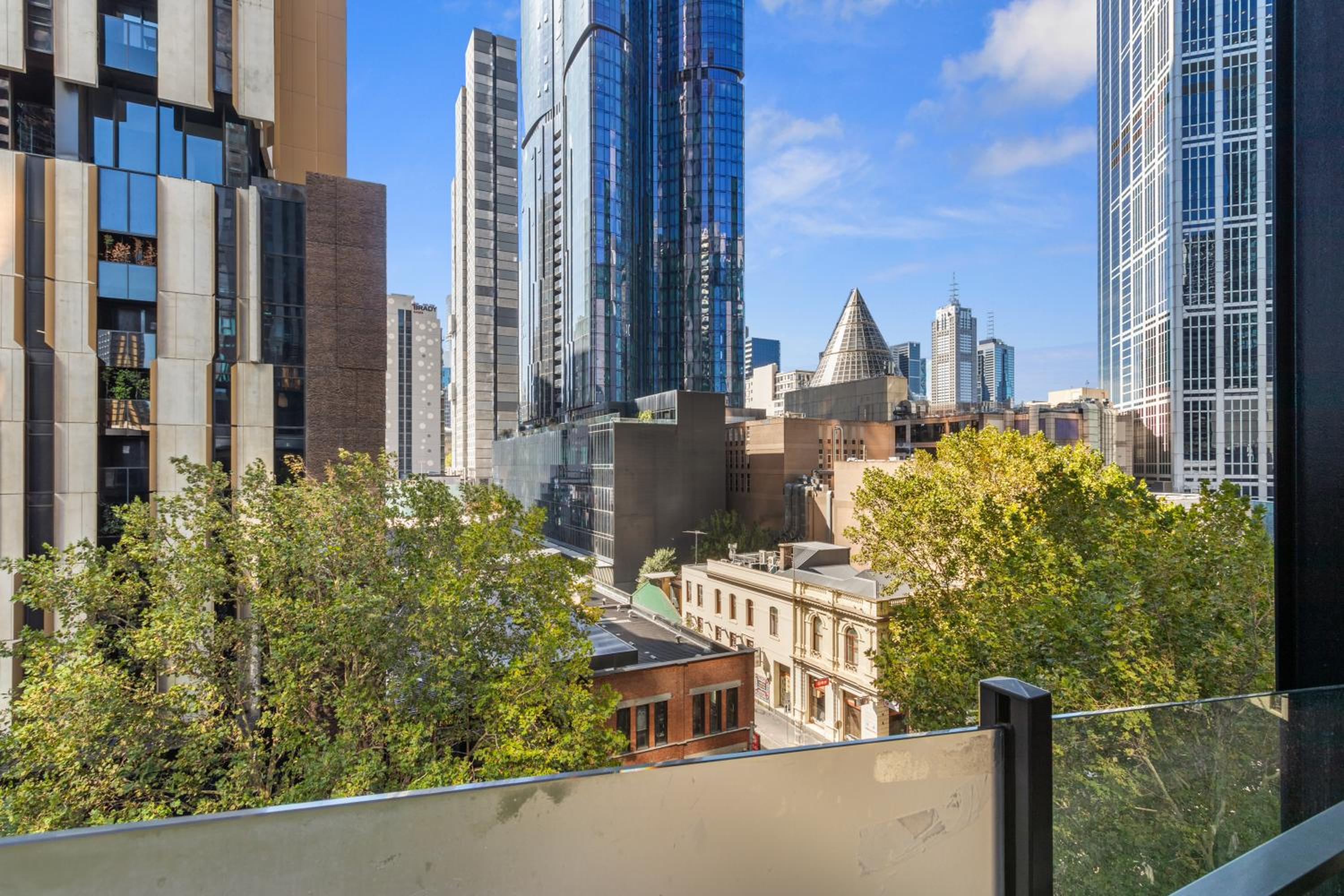 One Bedroom Apartments with Sofa bed, Balcony and City View - Photo 15