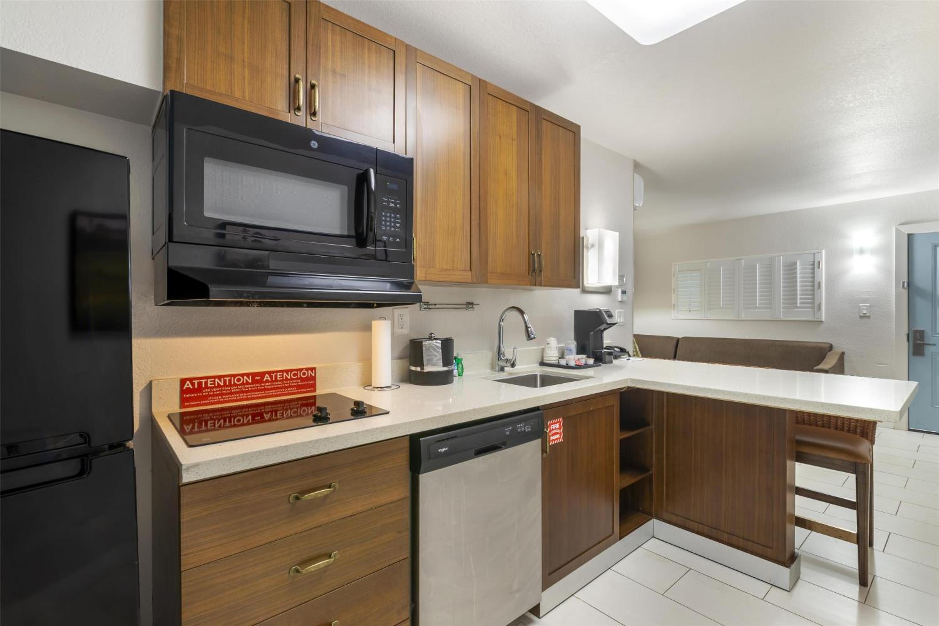 One-Bedroom Suite with Two Double Beds, Sofa Bed and Full Kitchen - Non-Smoking - Photo 4