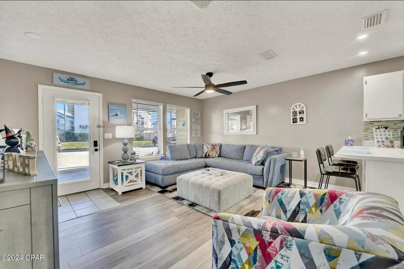 One-Bedroom Apartment with Sea View and Balcony