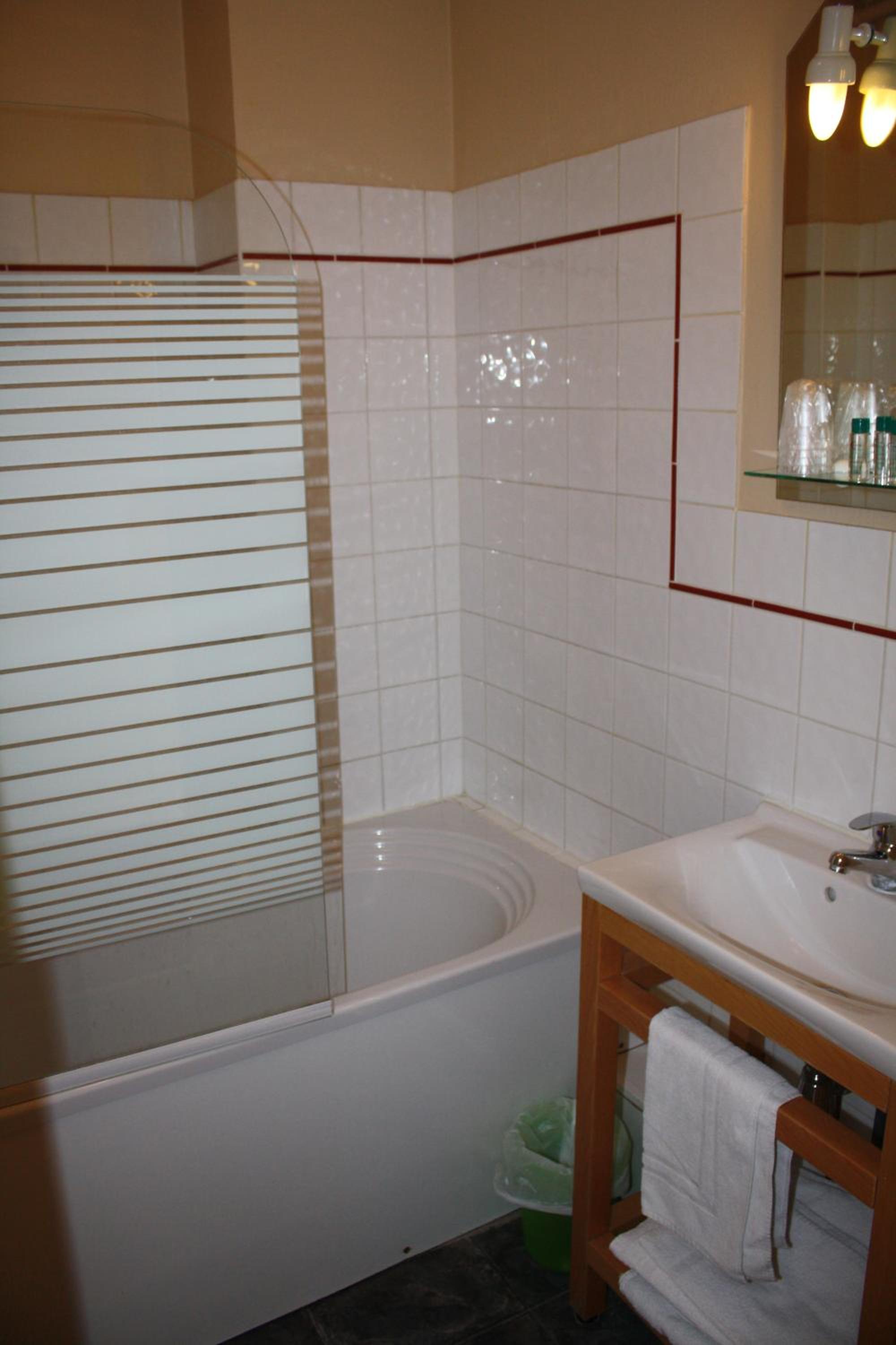 Quadruple Room - Photo 8