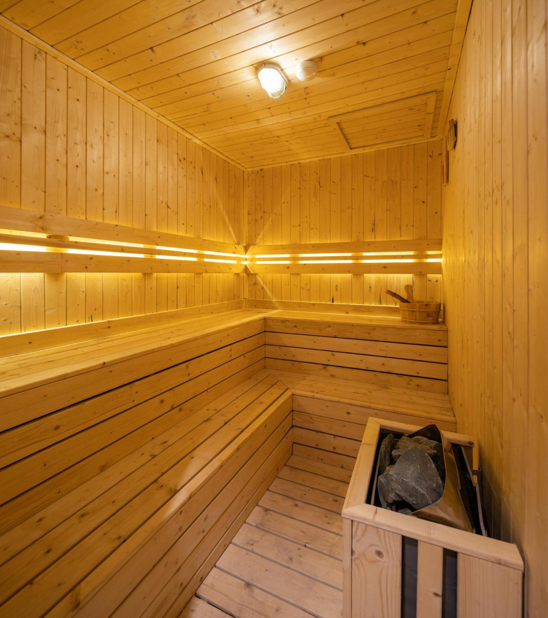 Classic Room with Balcony - Photo 2