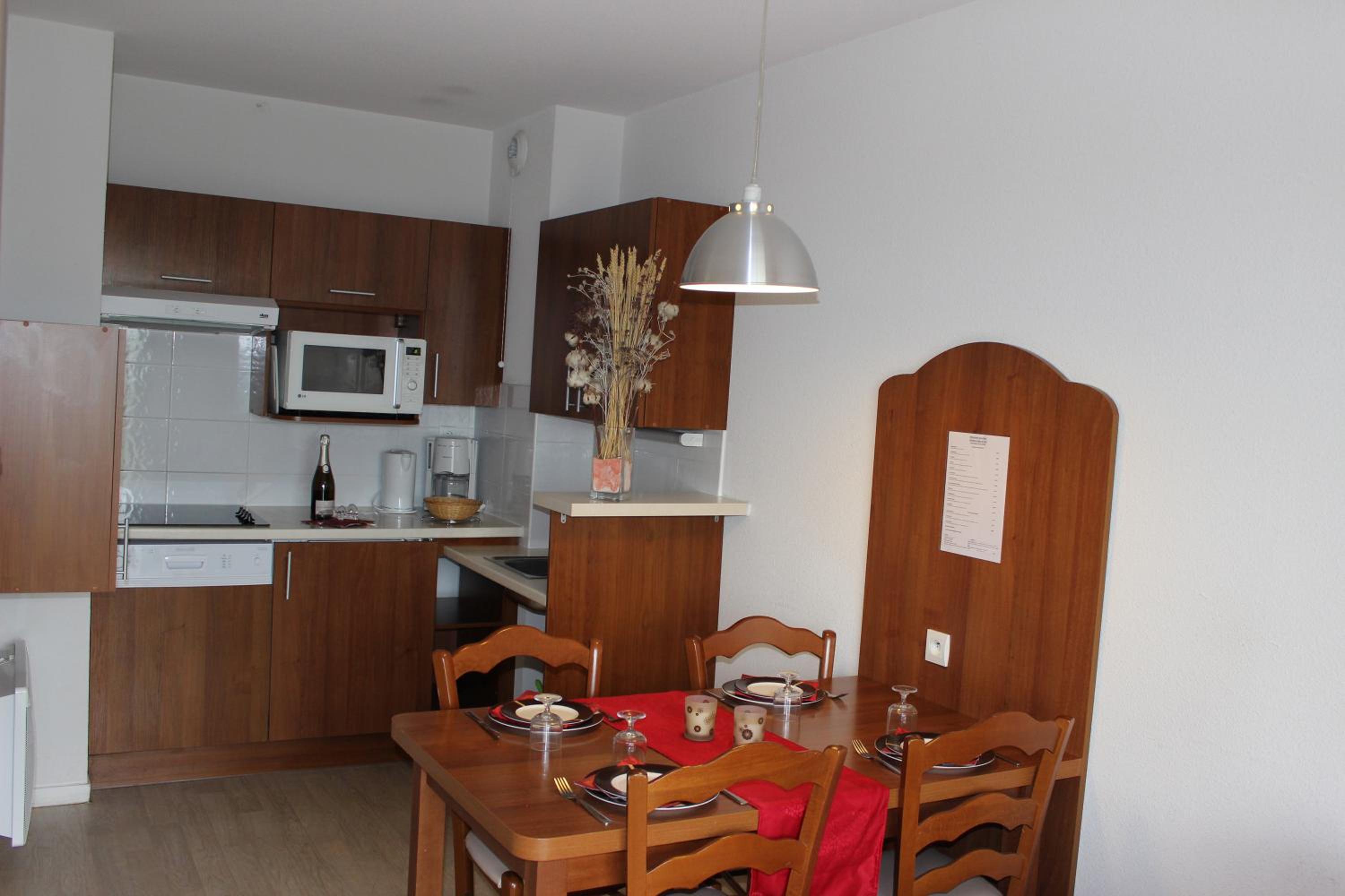 One-Bedroom Apartment (4 Adults) photo 2