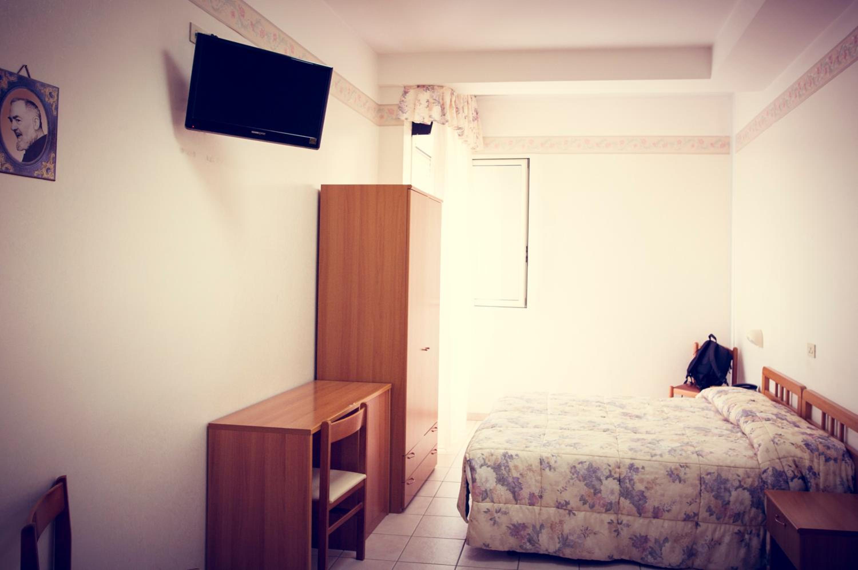 Economy Double Room - Photo 3