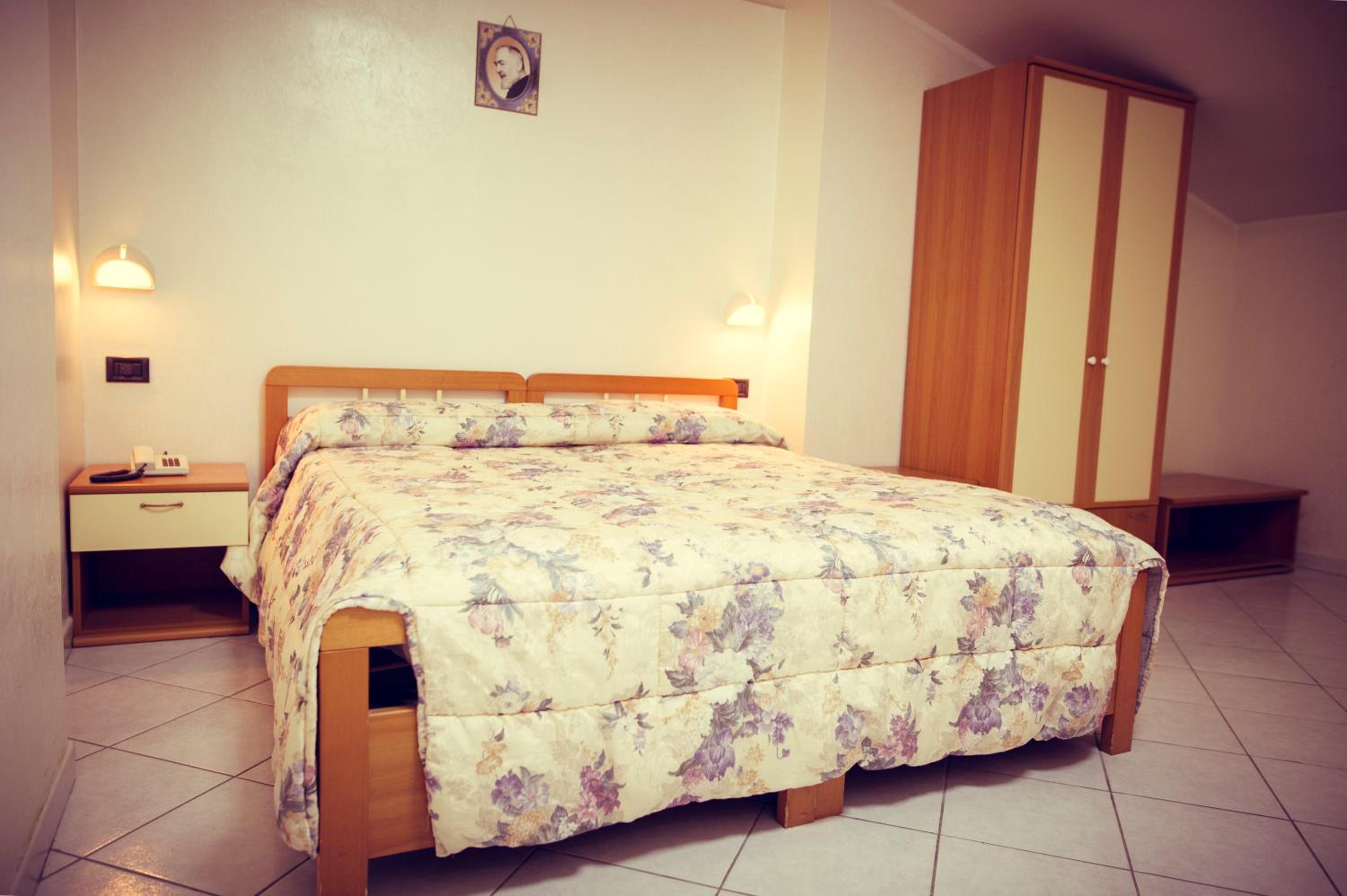Economy Double Room - Photo 8