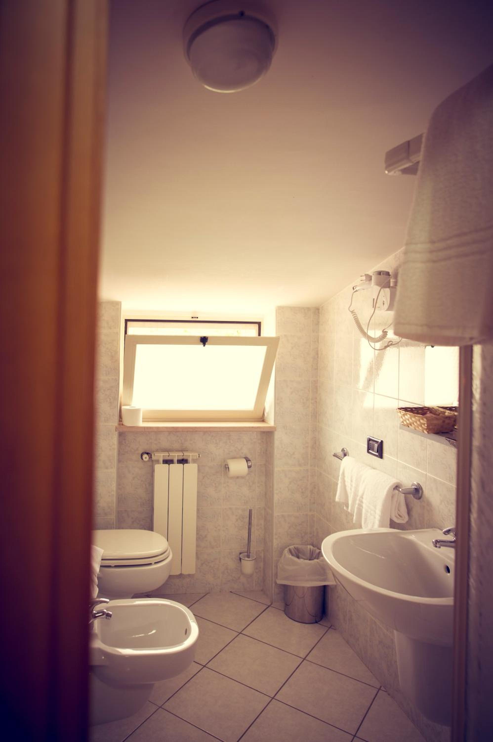 Economy Double Room - Photo 5