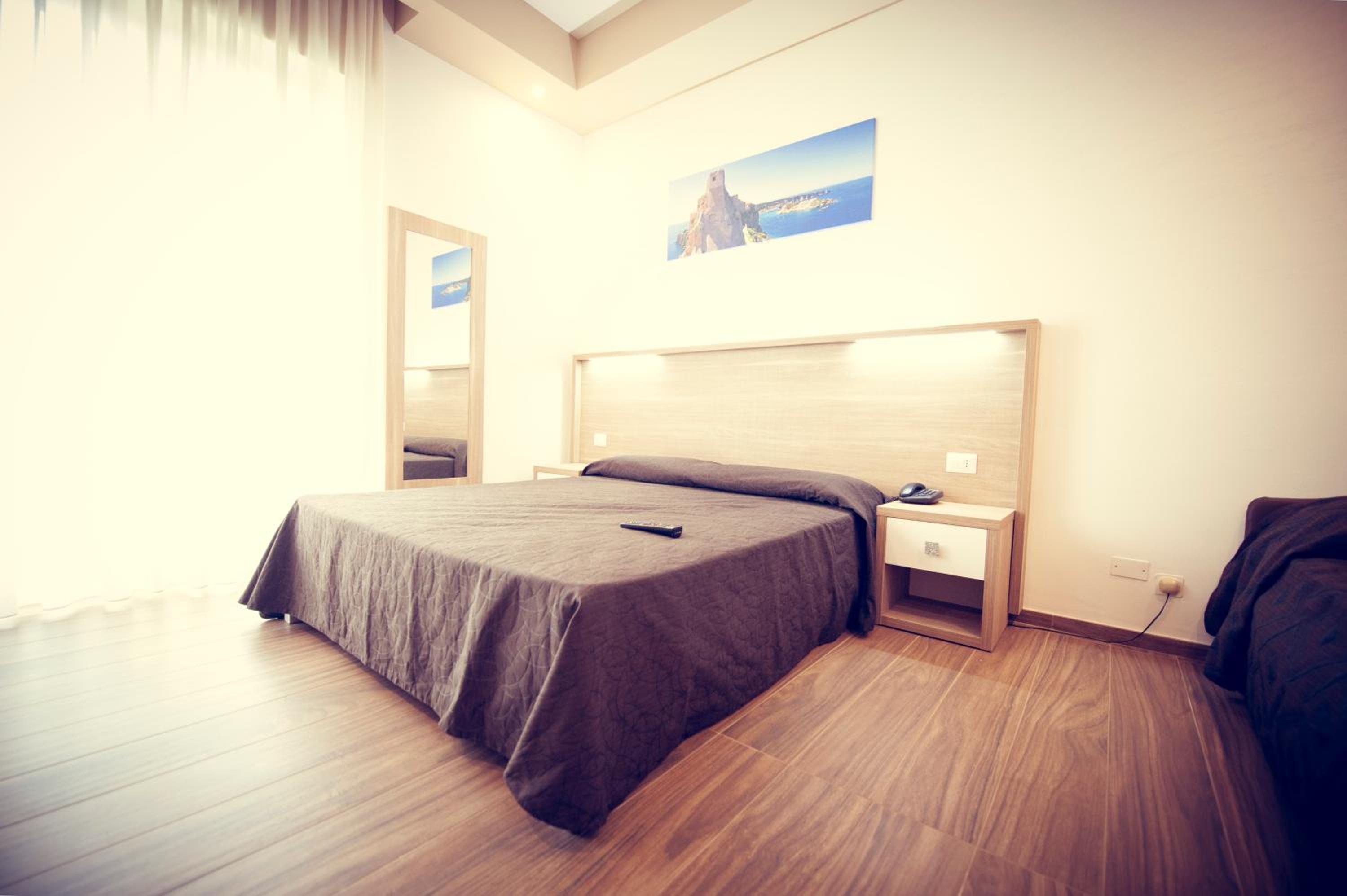 Superior Double or Twin Room - Photo 16