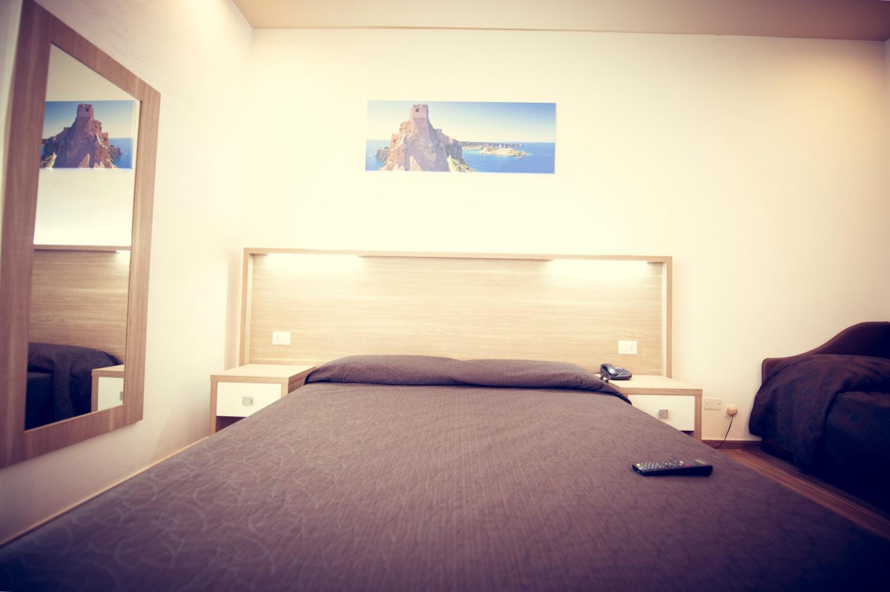 Superior Double or Twin Room - Photo 9