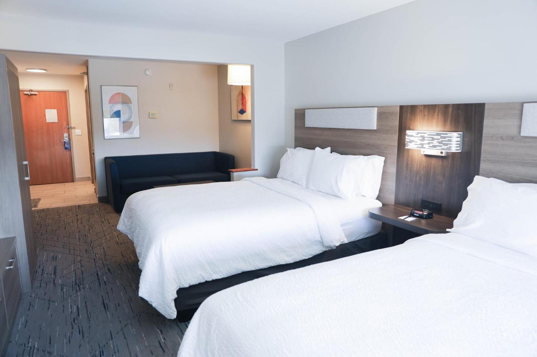 Suite with Two Queen Beds - Hearing Accessible - Photo 6