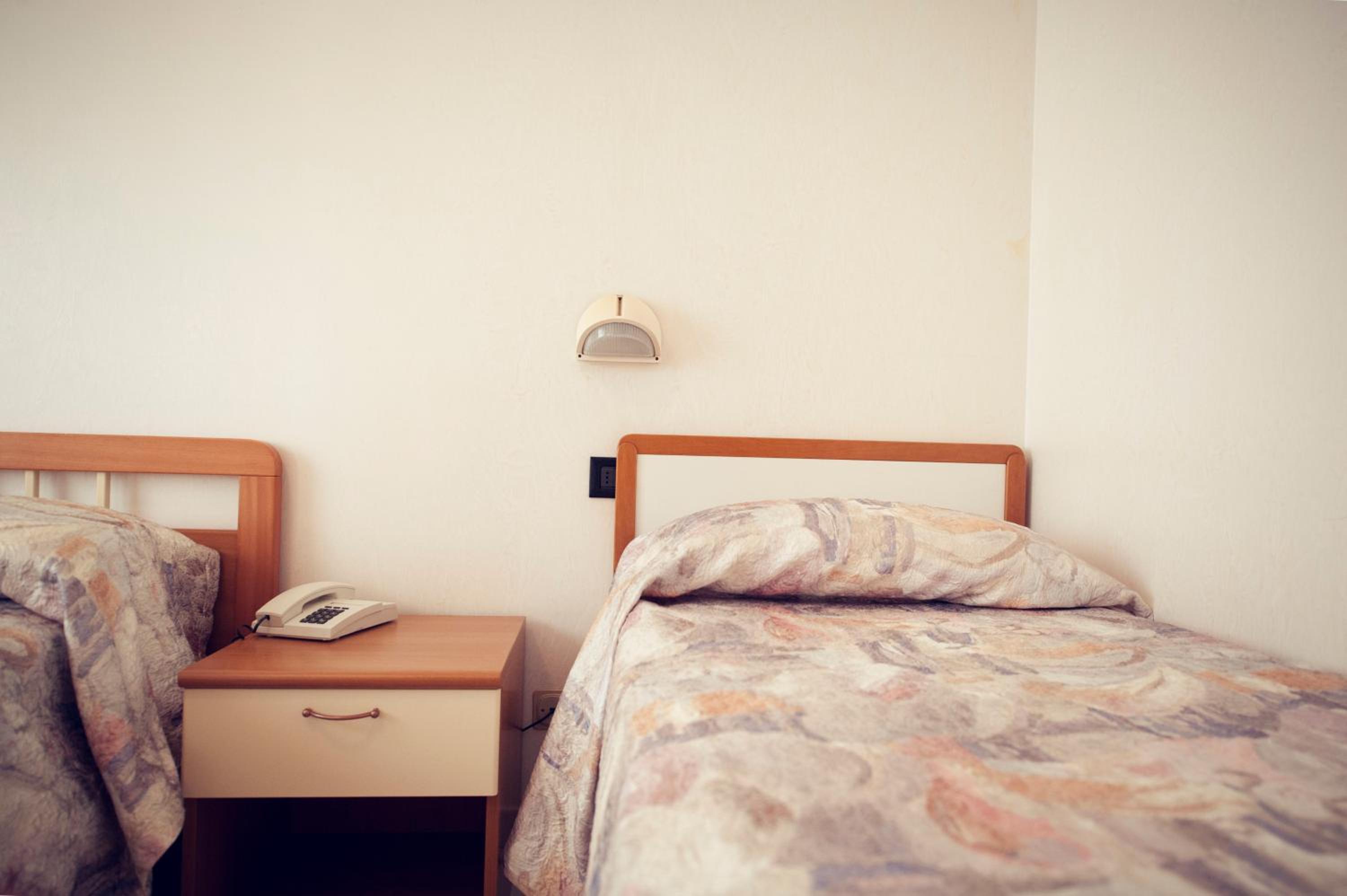 Economy Triple Room - Photo 3