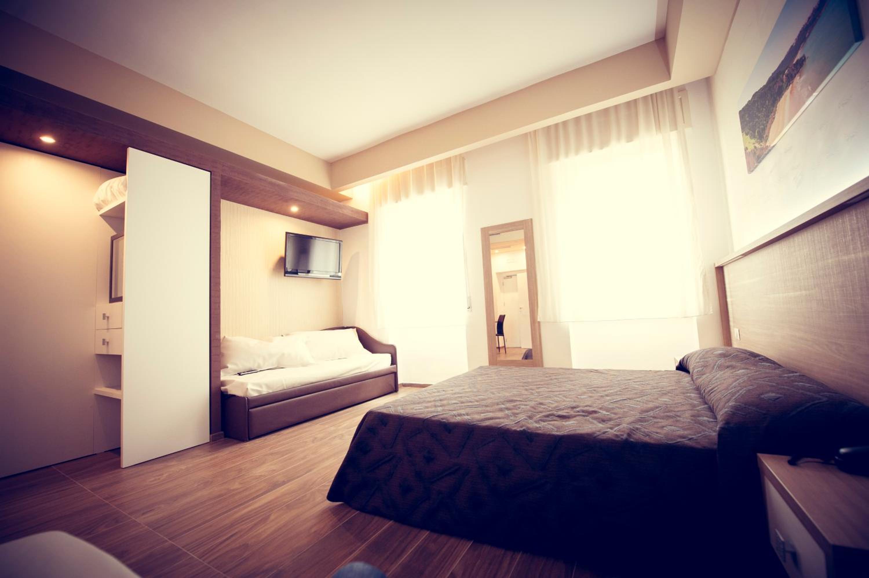 Superior Quadruple Room - Photo 13