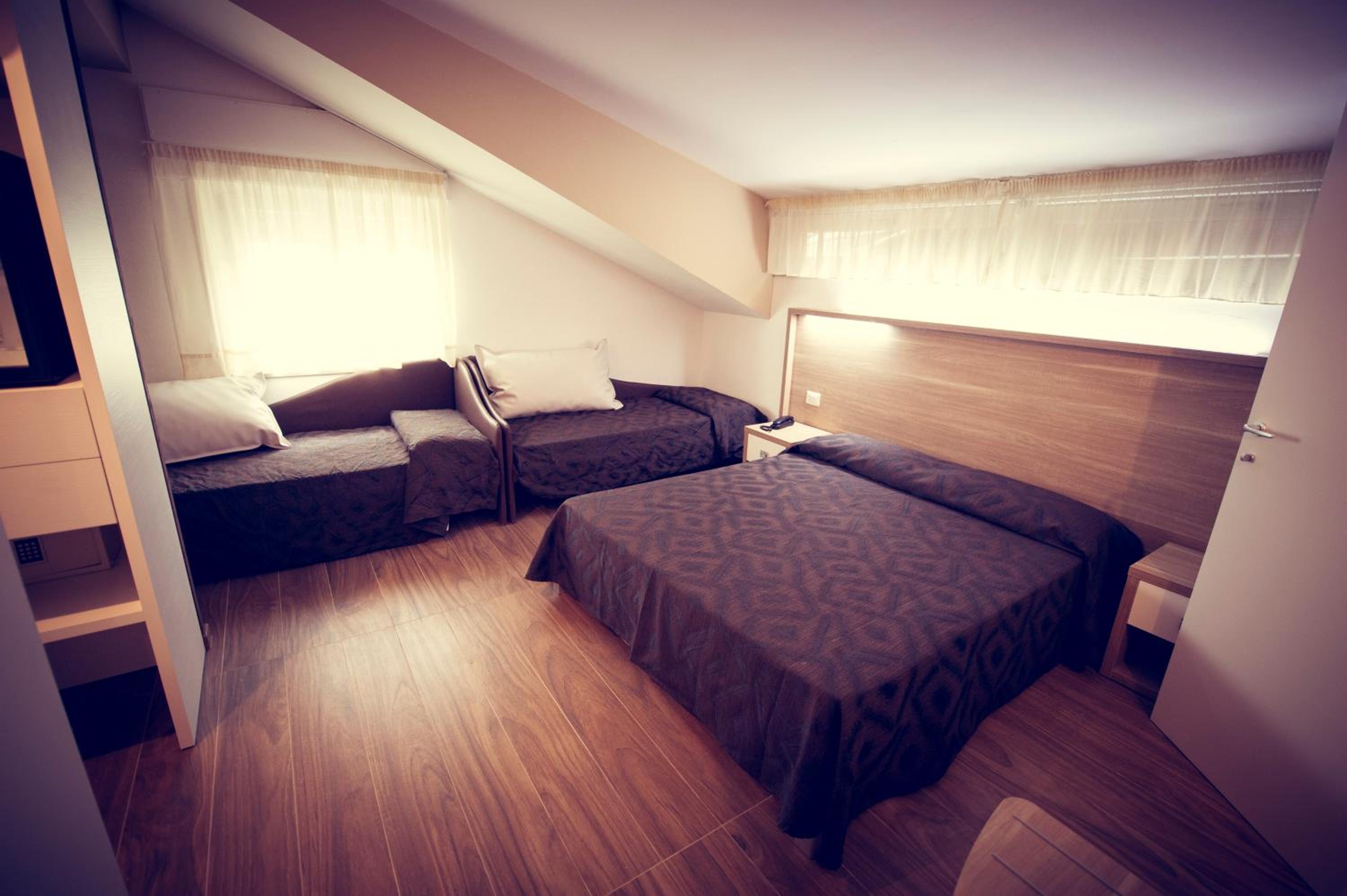 Superior Quadruple Room - Photo 2