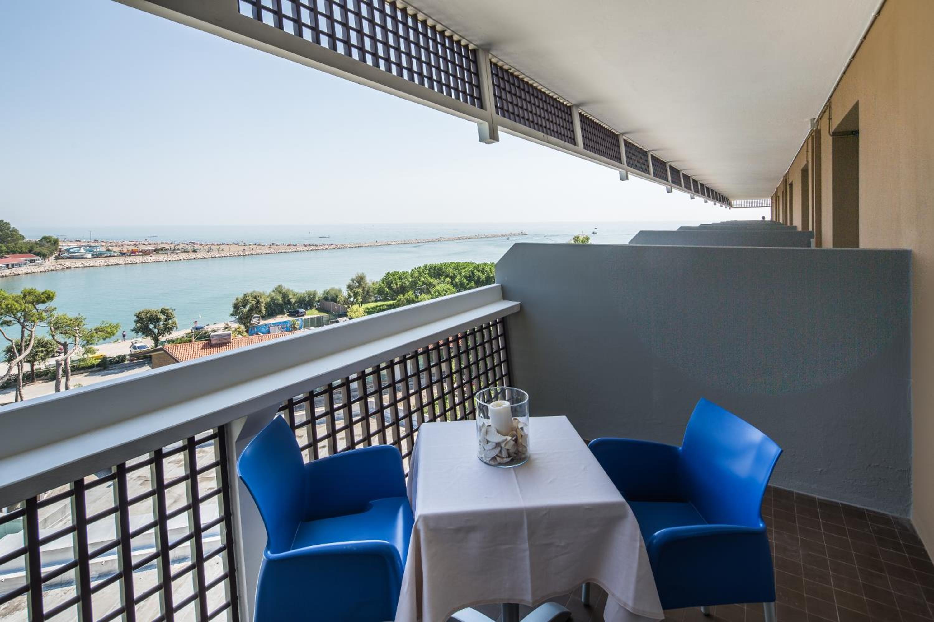 Triple Room with View - Photo 4