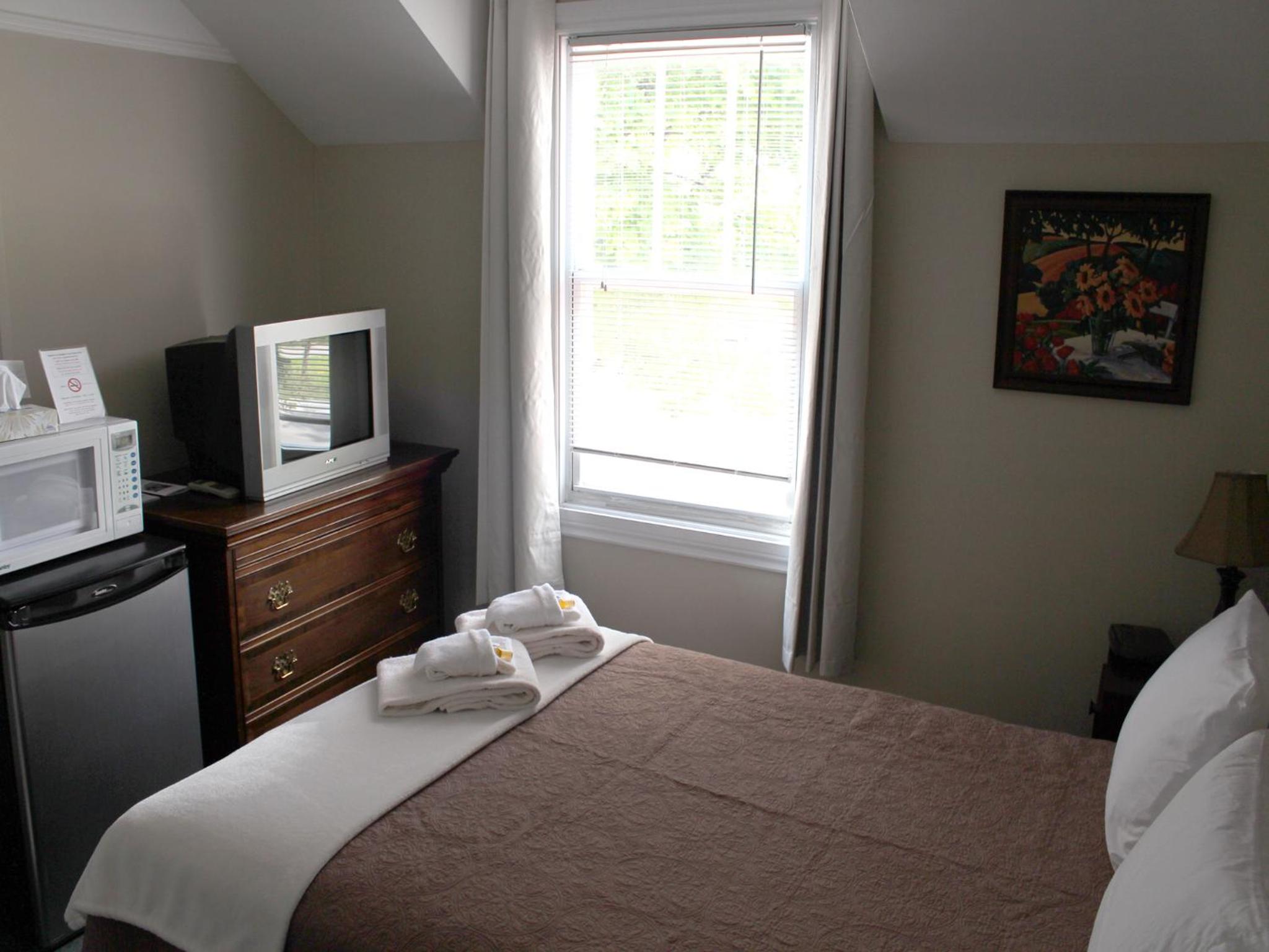 Studio With Two Double Beds And Kitchenette