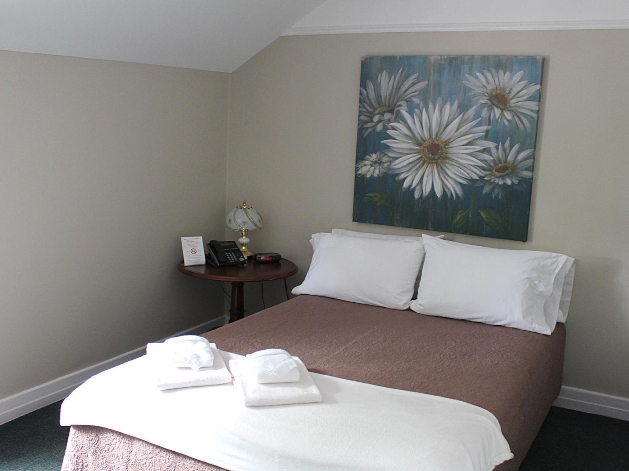 Standard Double Room With Ensuite Bathroom
