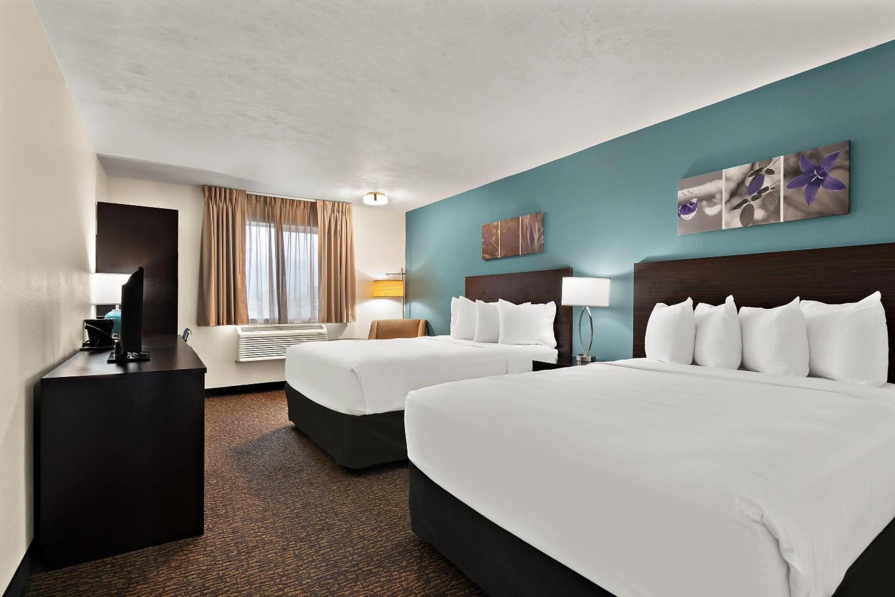 Queen Suite with Two Queen Beds - Non-Smoking