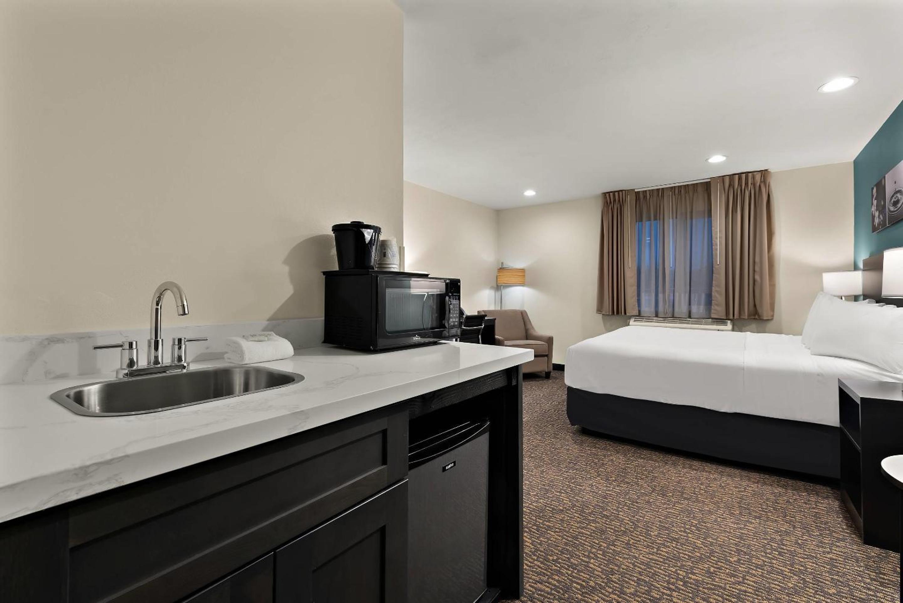 Quadruple Room with Two King Beds - Non Smoking