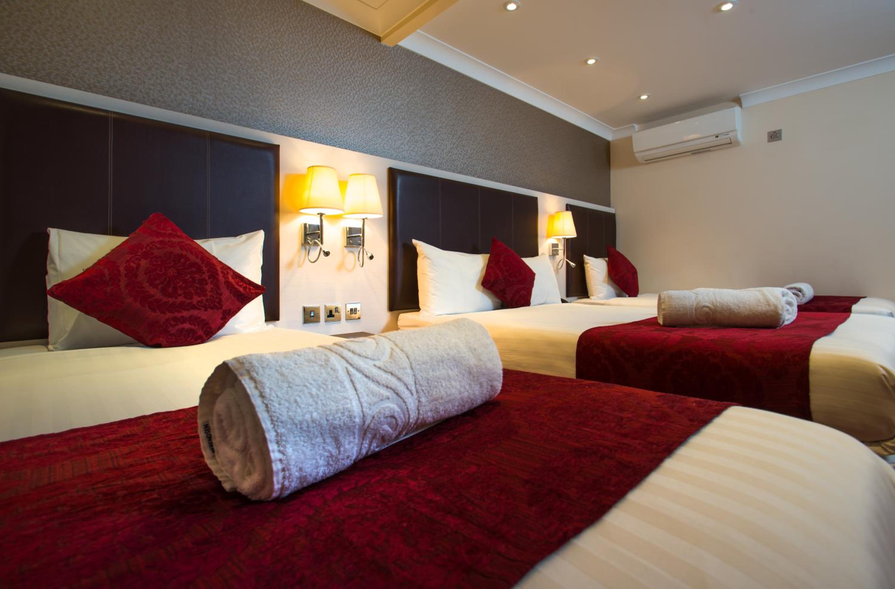 Standard Double Room with Two Double Beds - Non-Smoking photo 1