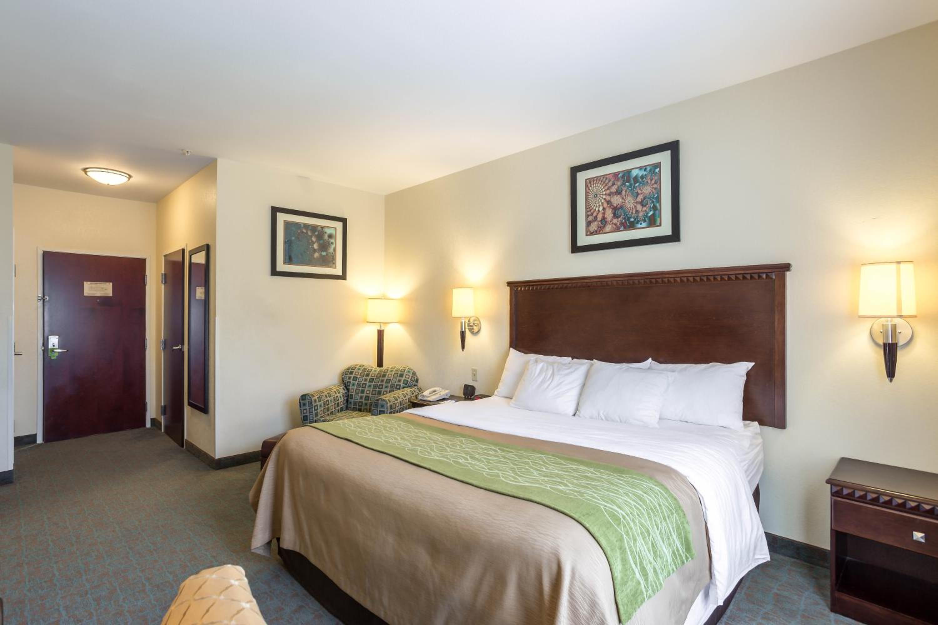 King Suite - Accessible/Non-Smoking - Photo 2