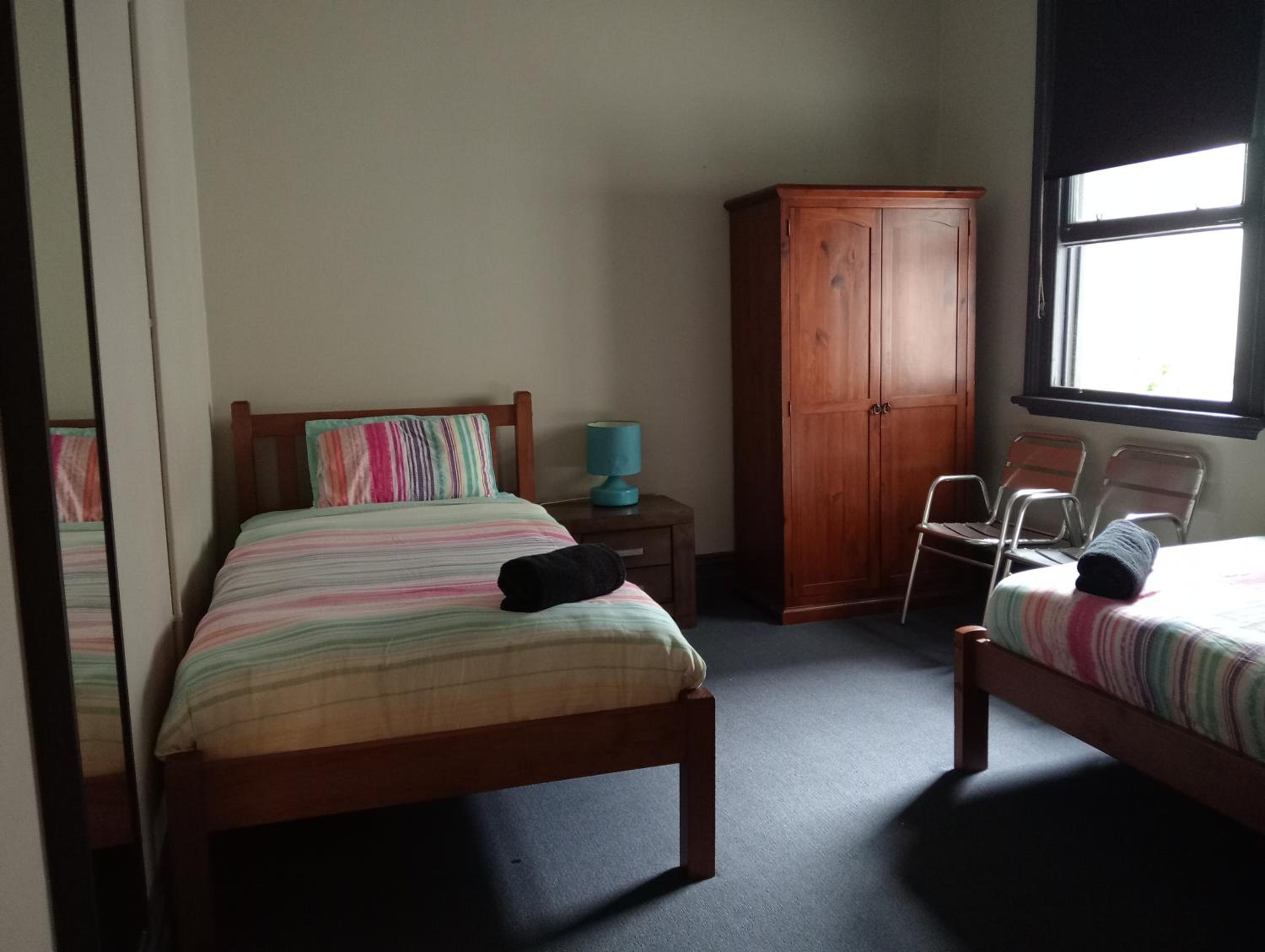 Large Twin Room with Communal Bathroom photo 2