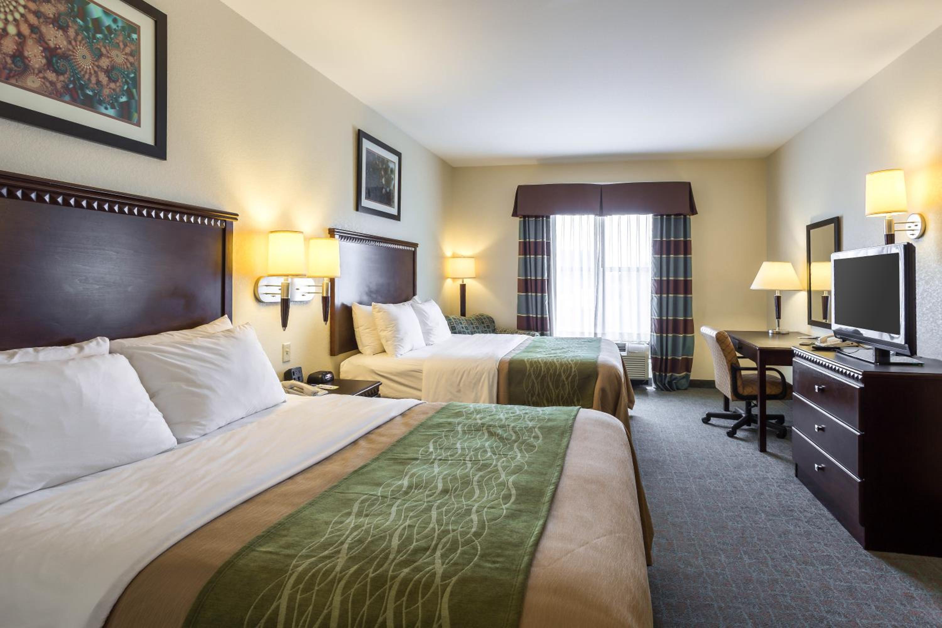 Queen Room with Three Queen Beds - Accessible/Non-Smoking - Photo 2