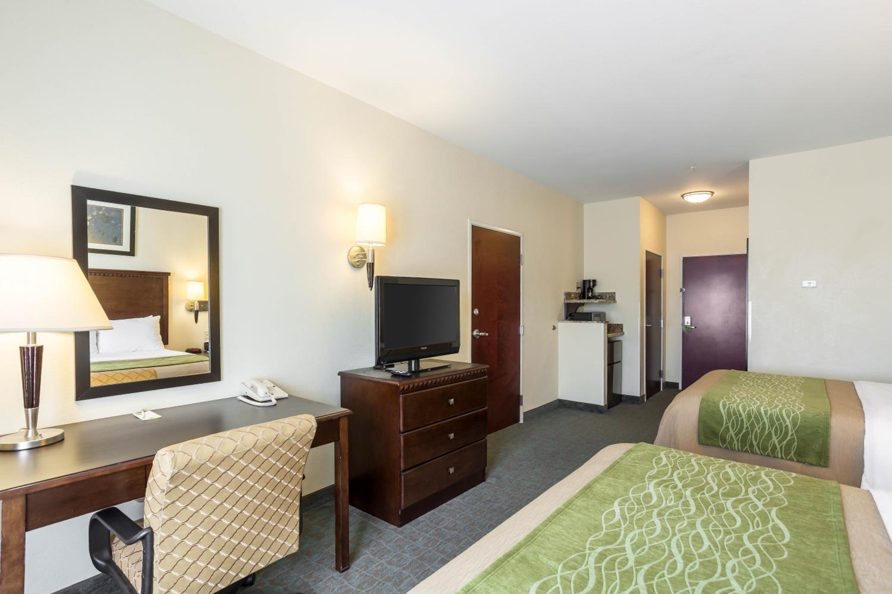 Queen Room with Three Queen Beds - Accessible/Non-Smoking - Photo 1