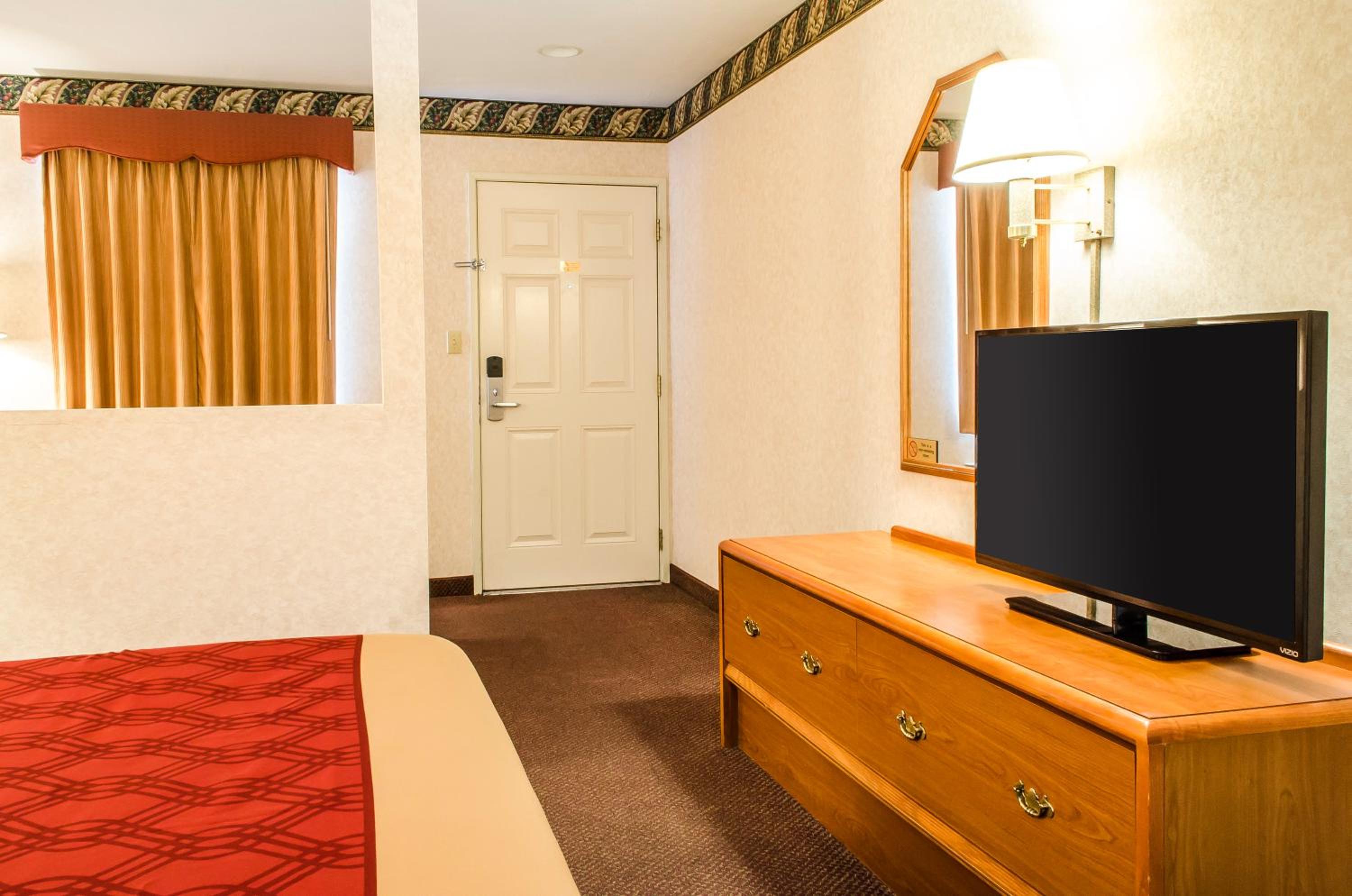 King Room - Non-Smoking - Photo 5