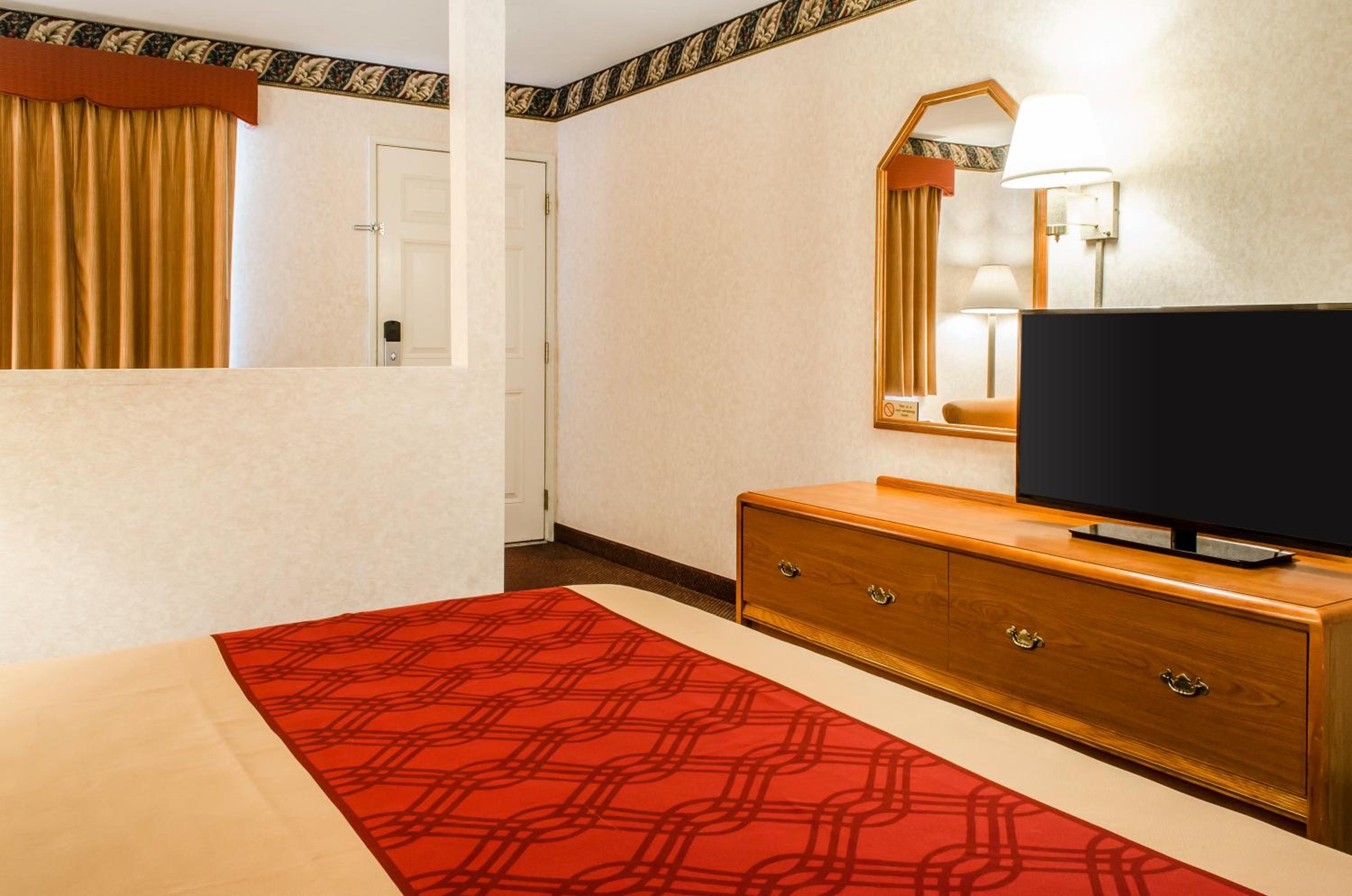 King Room - Non-Smoking - Photo 1