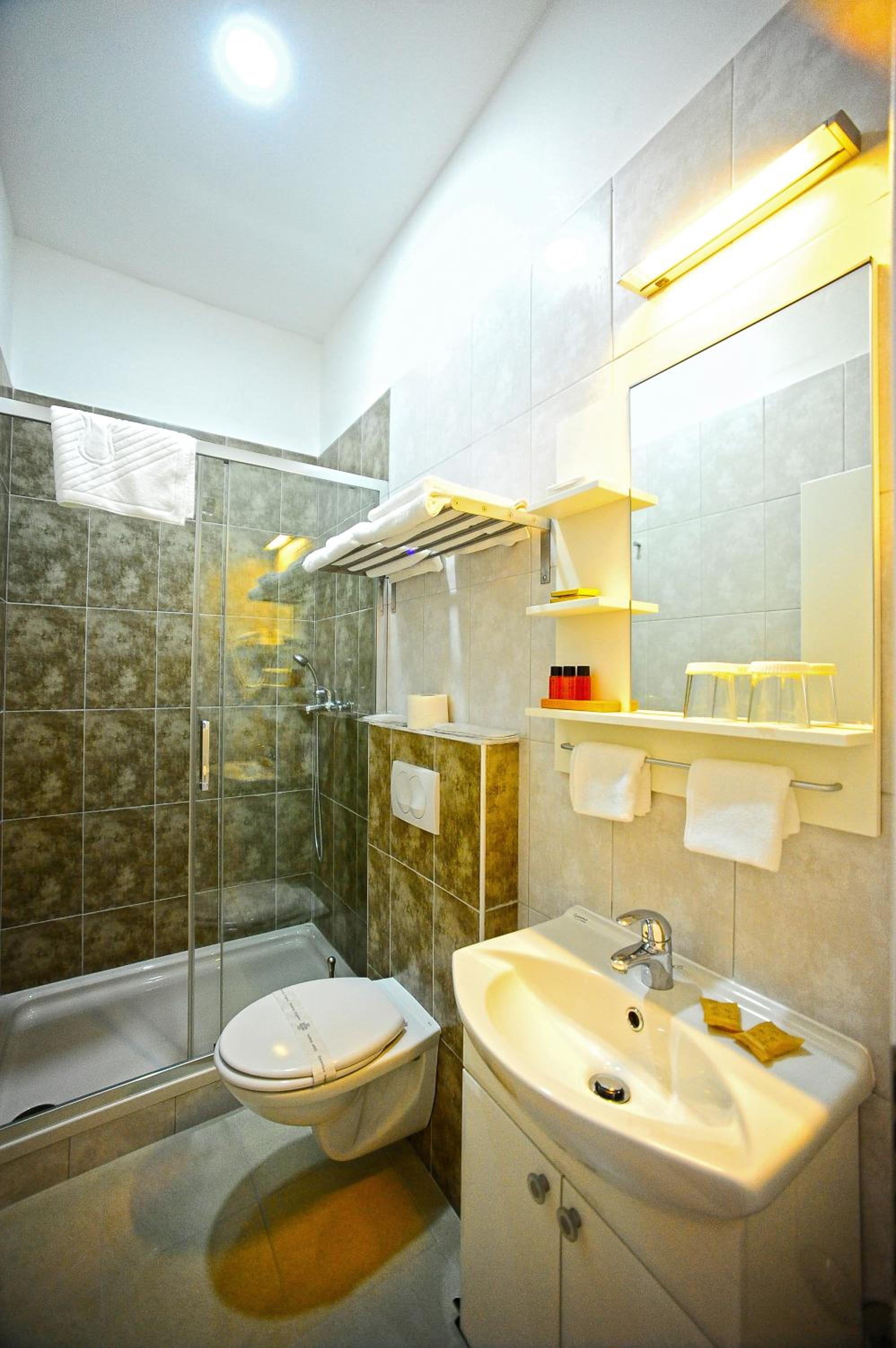 Double Room with Private Bathroom photo 3