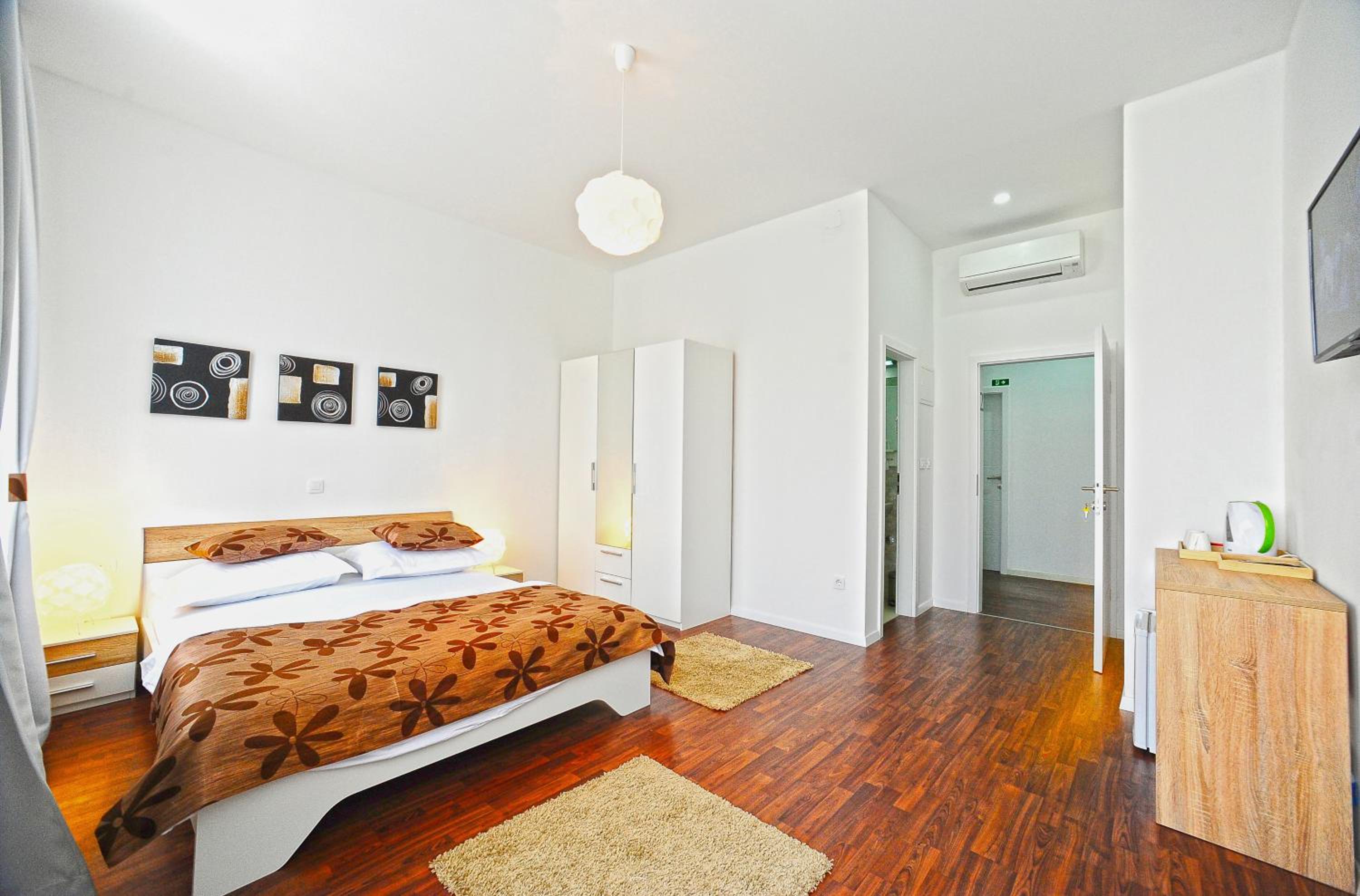 Deluxe Double Room with Extra Bed photo 2