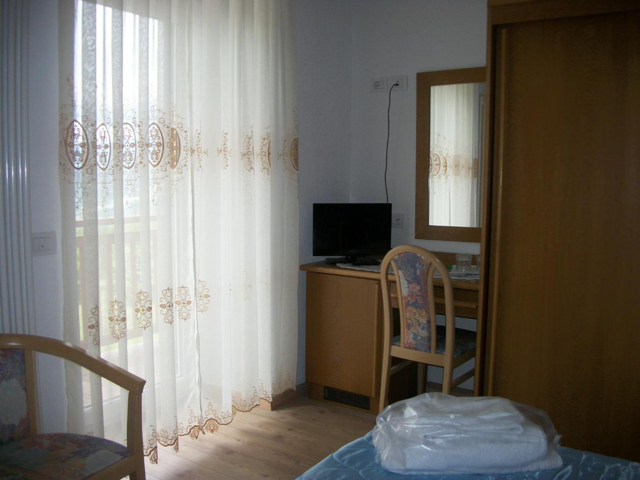 Double or Twin Room with Bathroom - Photo 13