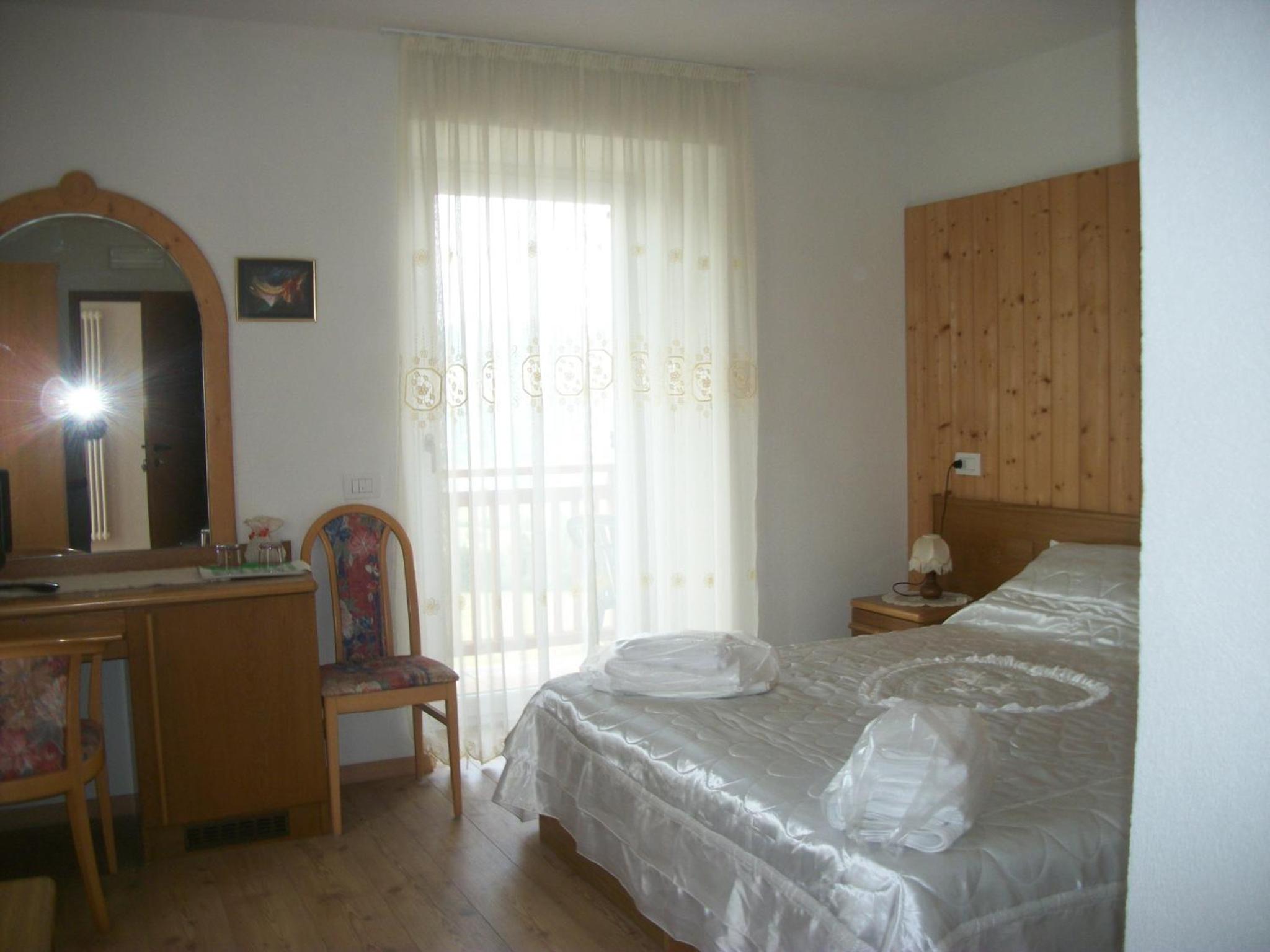 Double or Twin Room with Bathroom - Photo 22