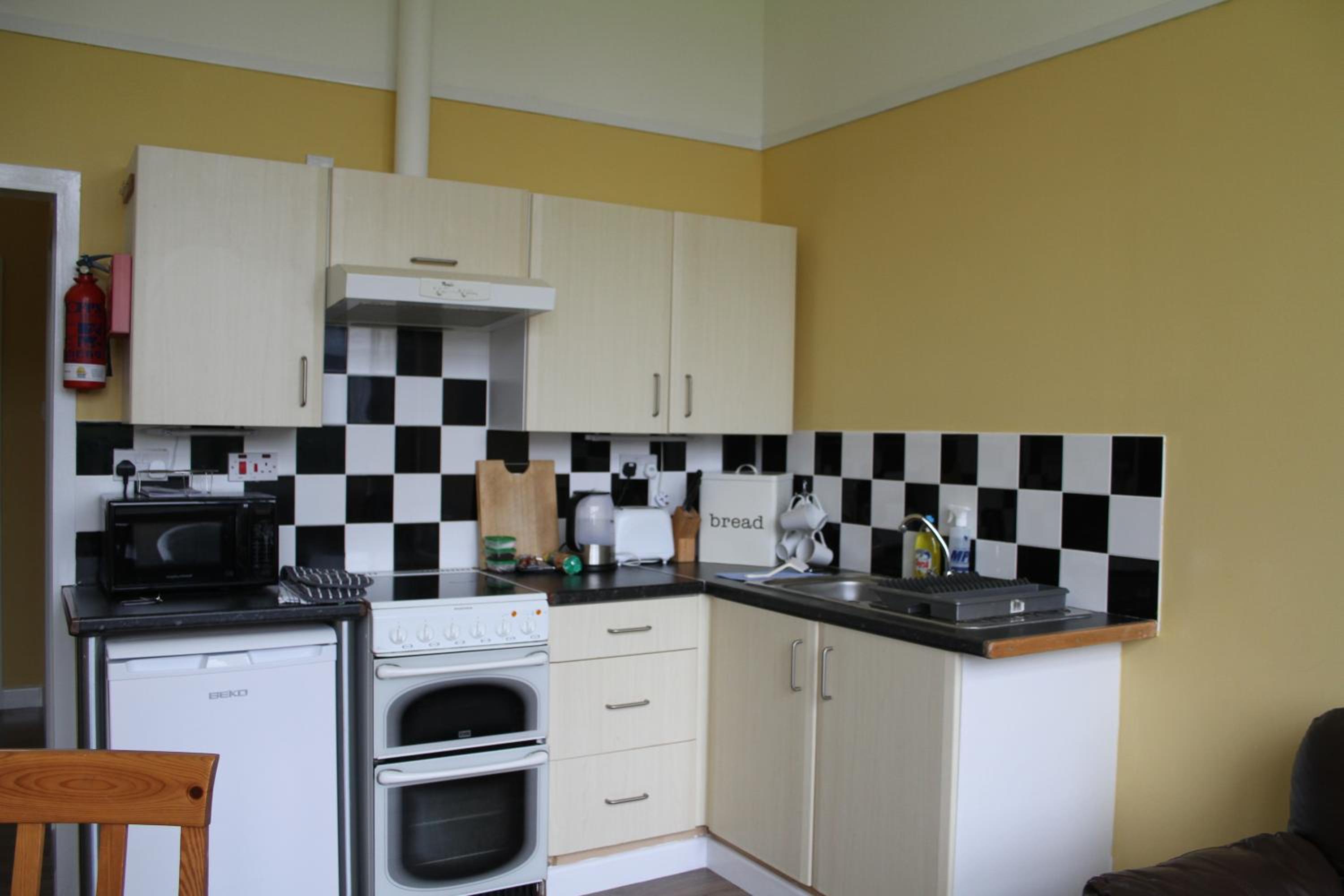 Two-Bedroom Apartment - Pet Friendly photo 2