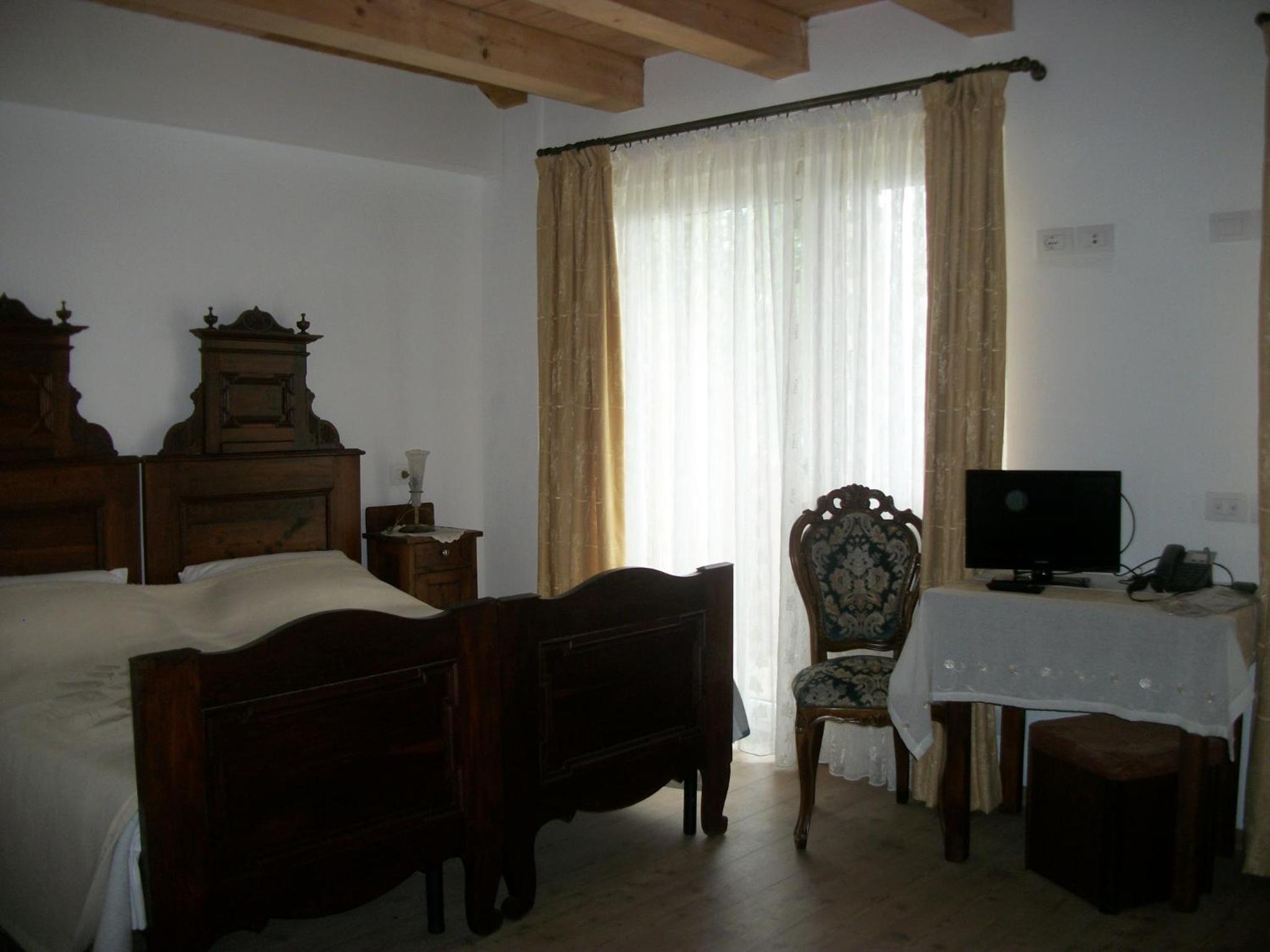 Double or Twin Room with Bathroom - Photo 23