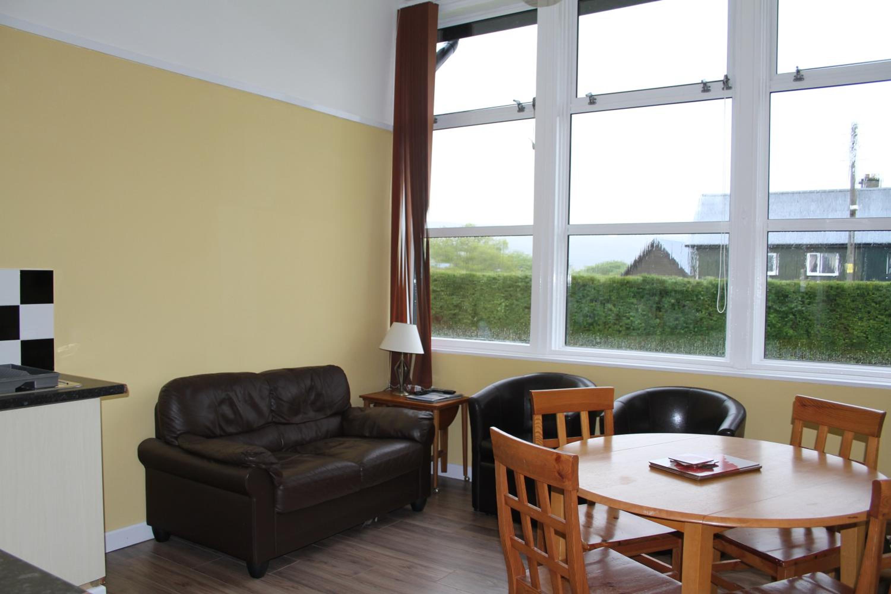Two-Bedroom Apartment - Pet Friendly photo 3