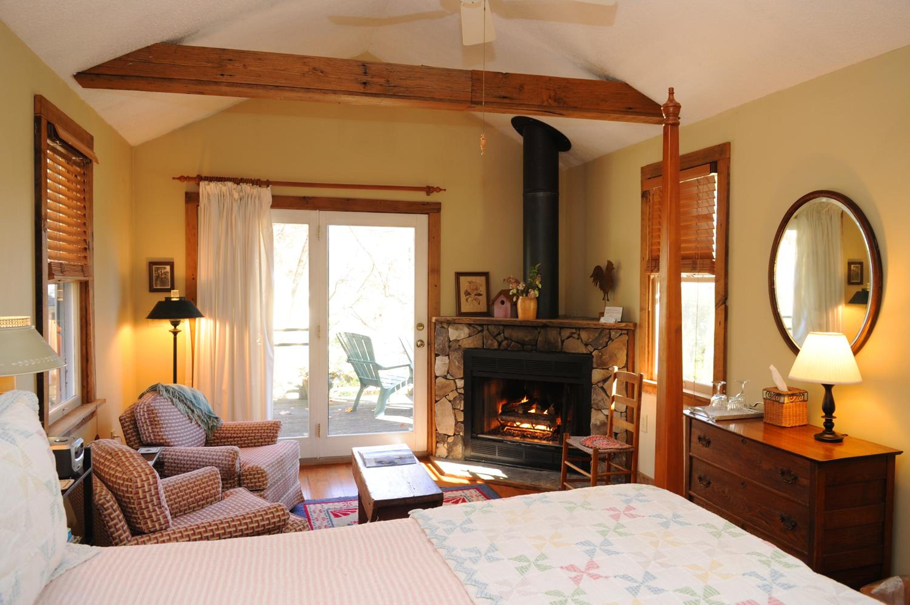 Twin Poplar Cottage
