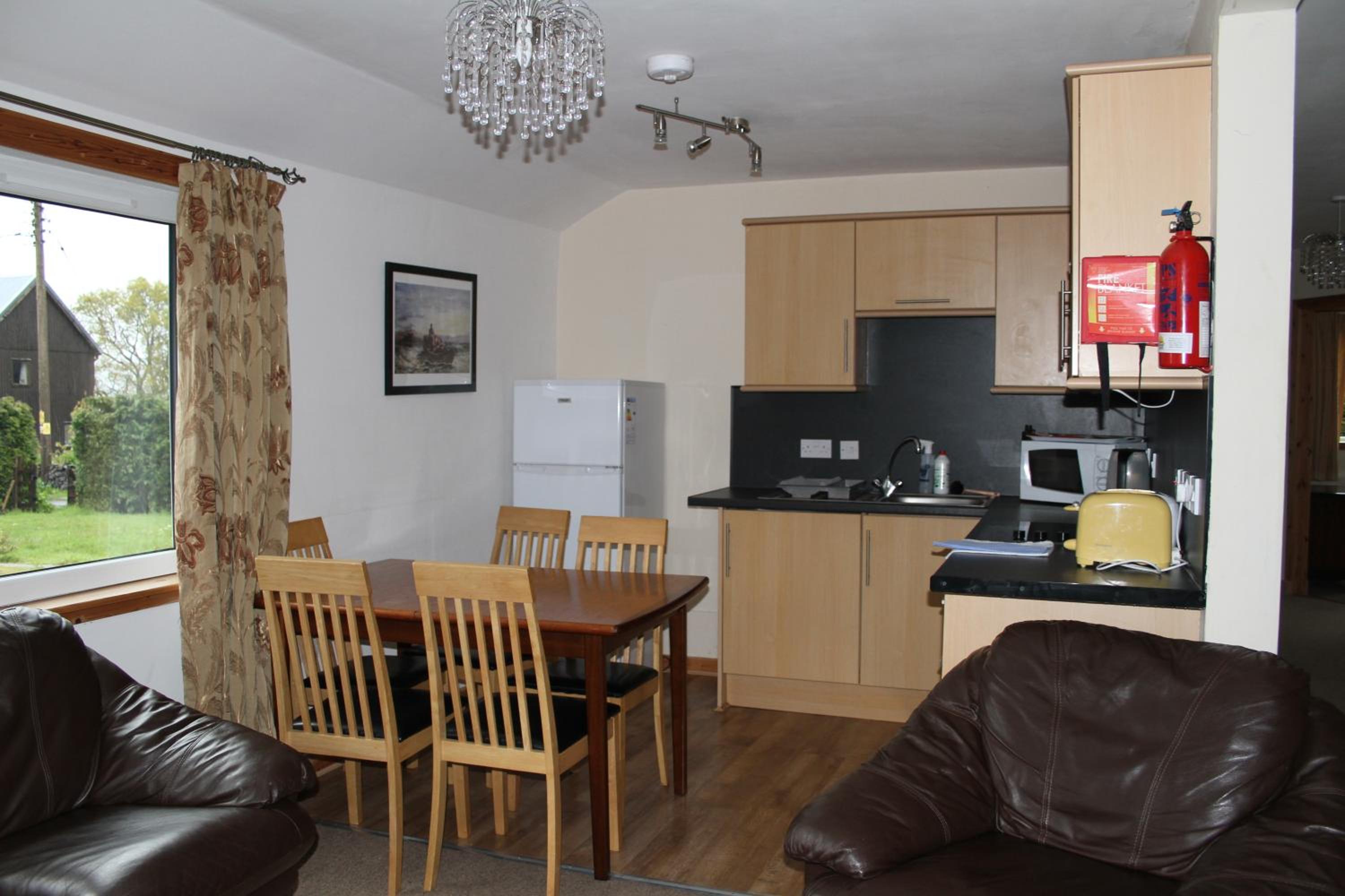 Three-Bedroom Apartment - Pet Friendly photo 3