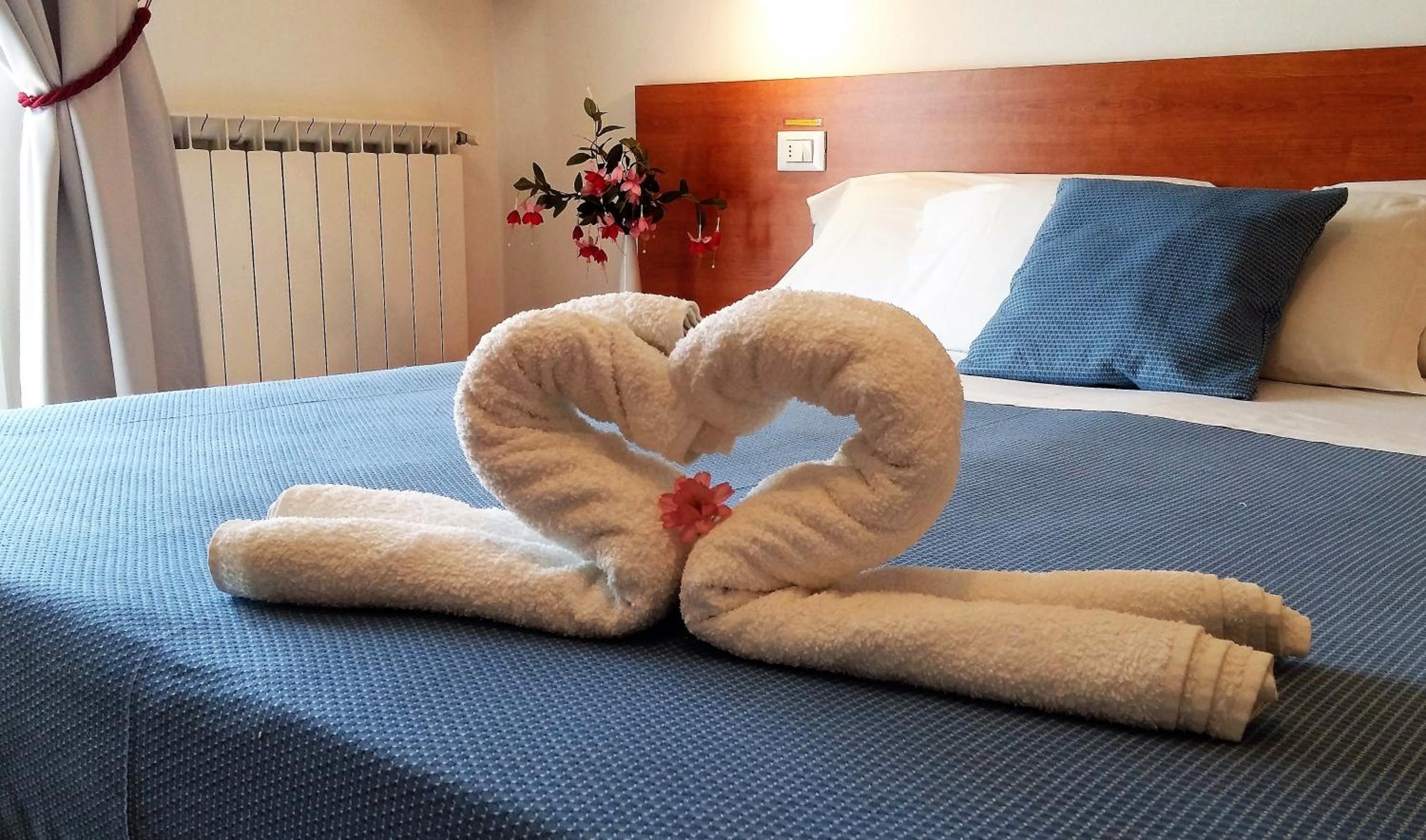 Double or Twin Room - Photo 13