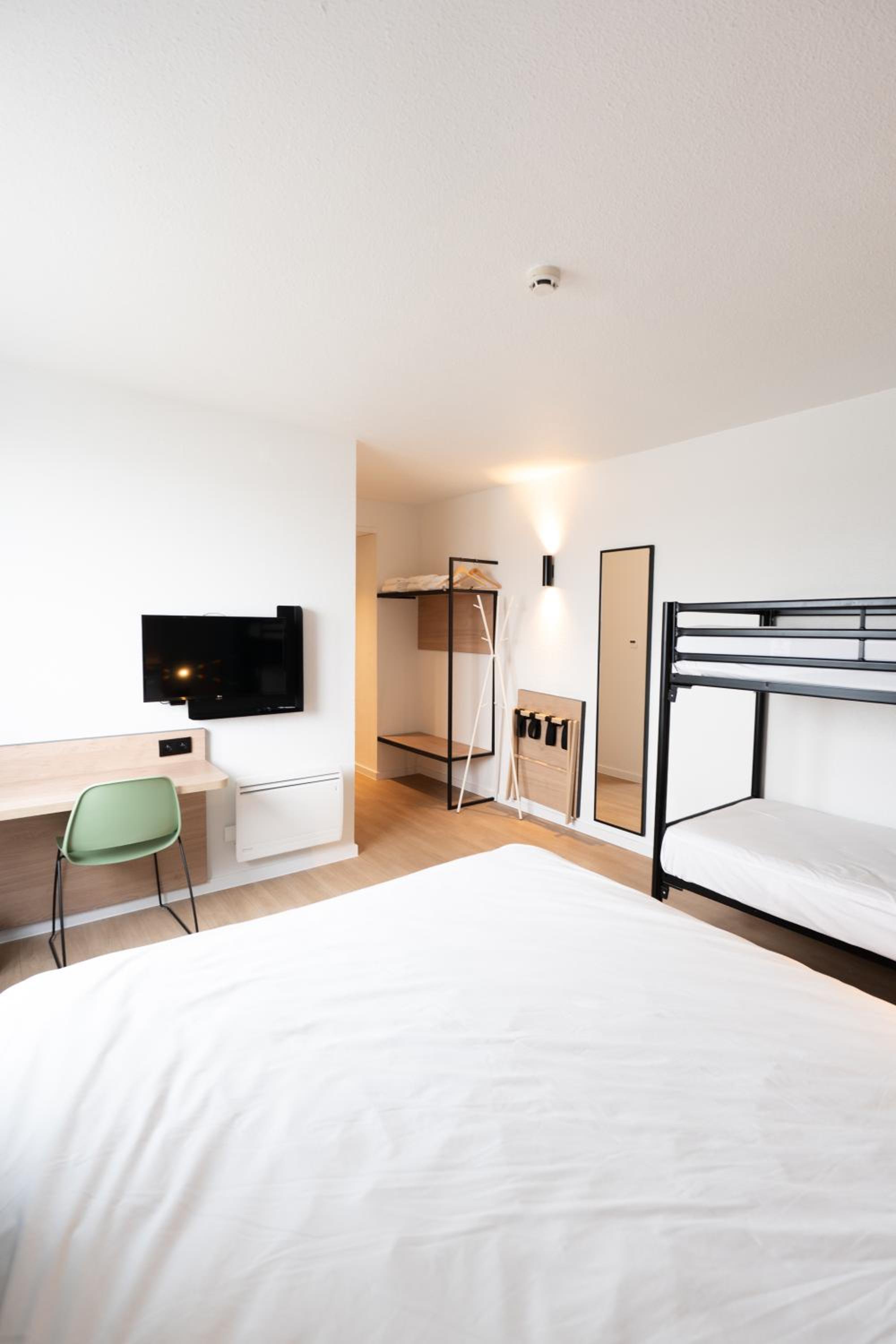 Quadruple Room - Photo 5