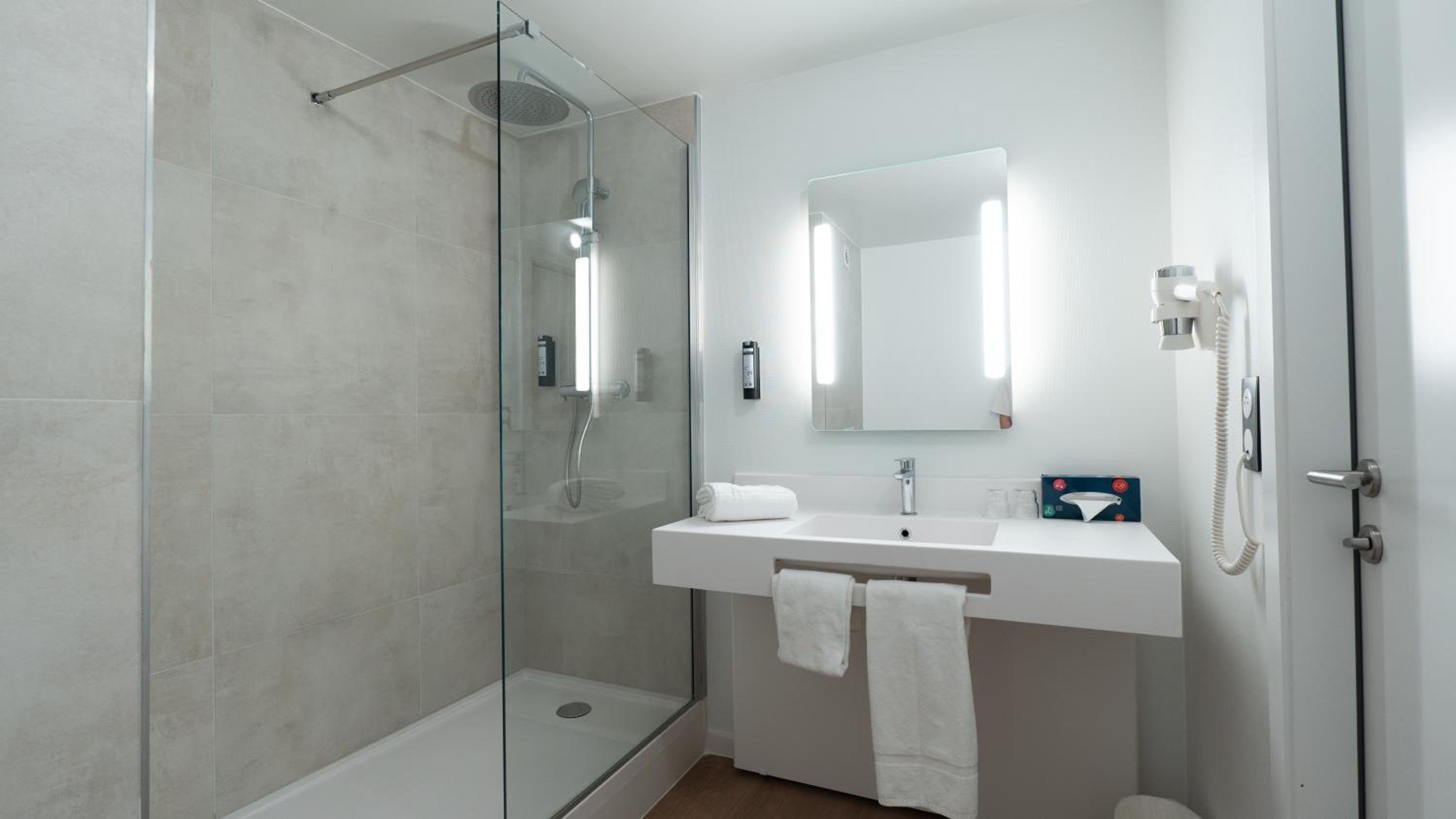 Quadruple Room - Photo 21