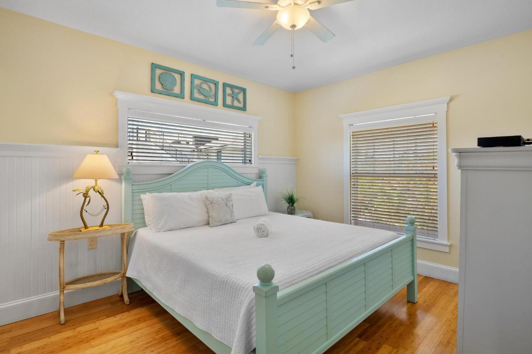 Six-Bedroom House photo 1