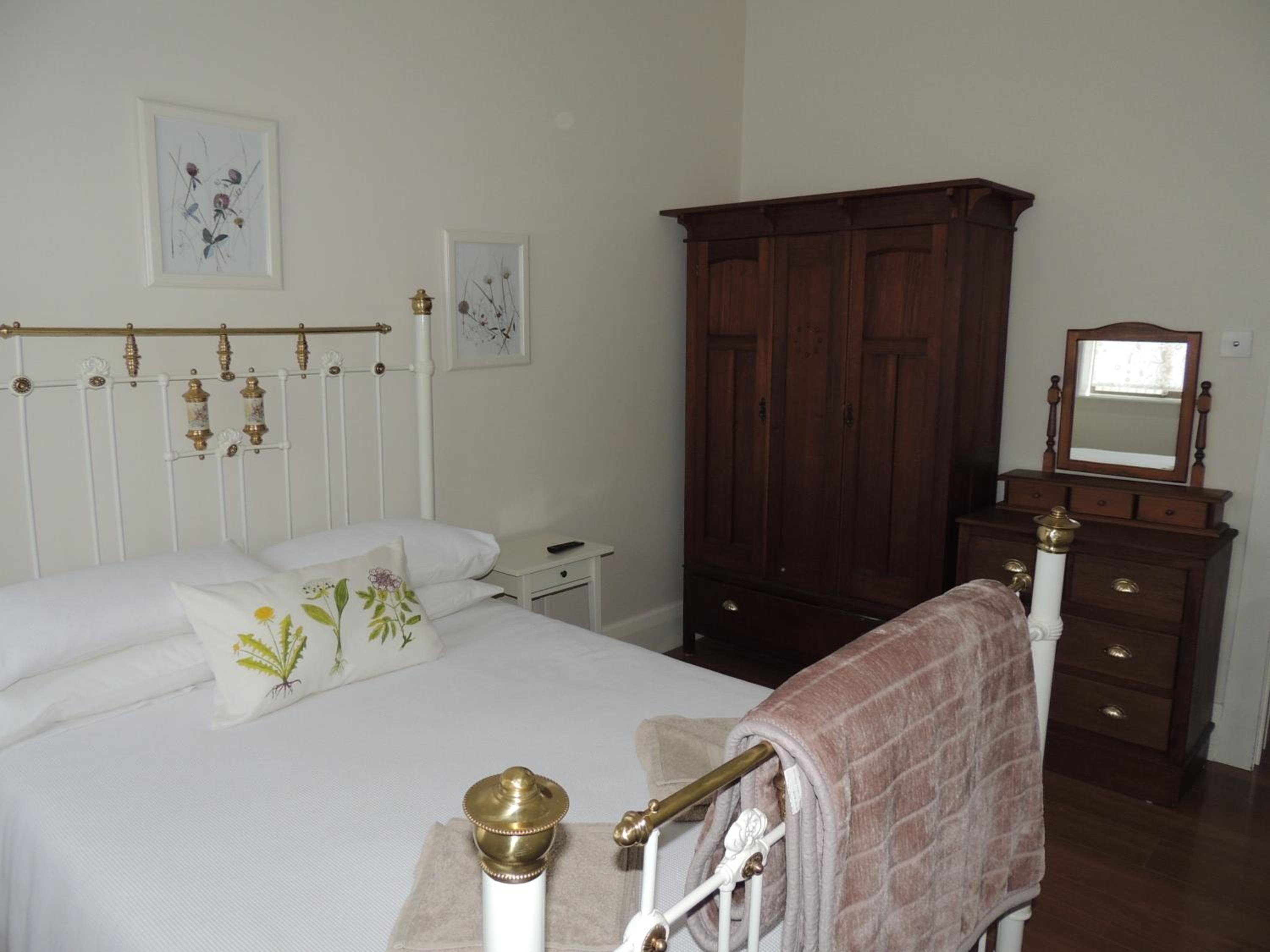 Three-Bedroom House photo 3